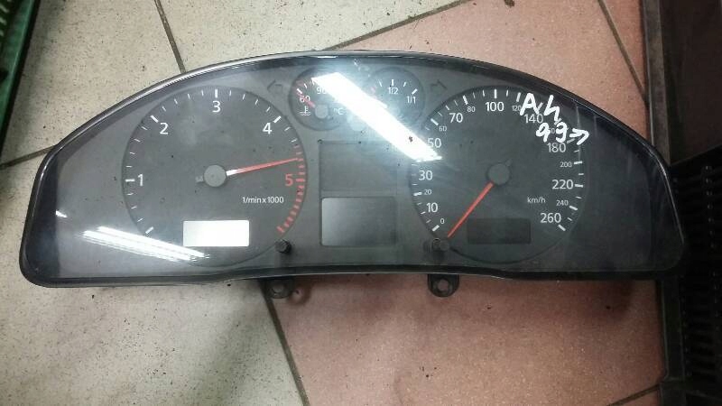 LICZNIK AUDI A4 B5 8D0920900 PÓŁFIS