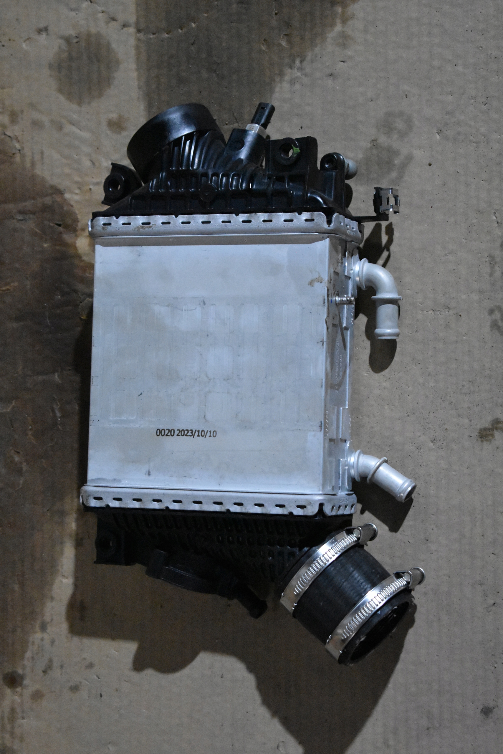IDEALNA KÜHLER INTERCOOLER AUDI A8 D5 A6 C8 1