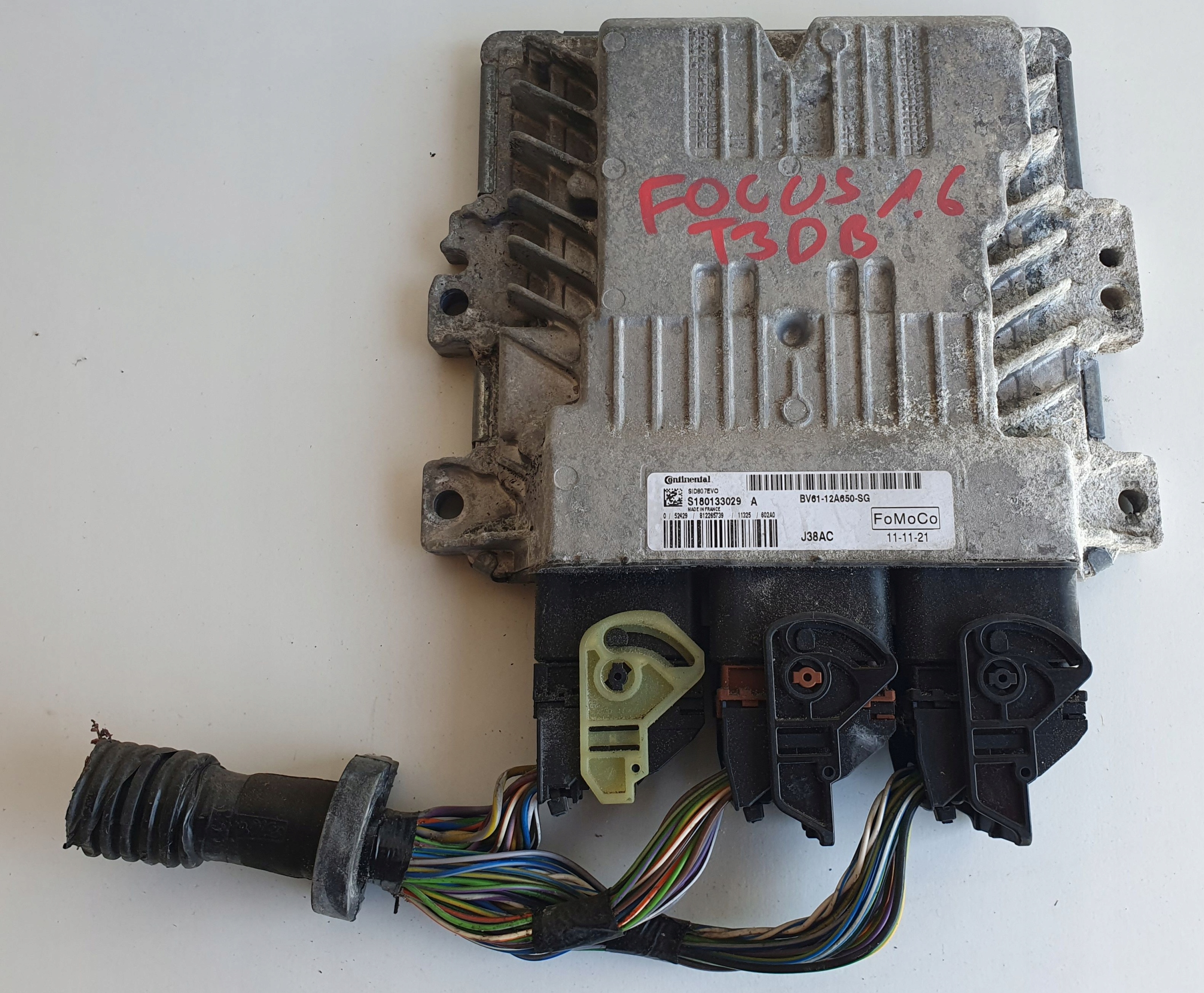 Ford Focus MK3 III 1.6 TDci computer control unit of the engine ECU