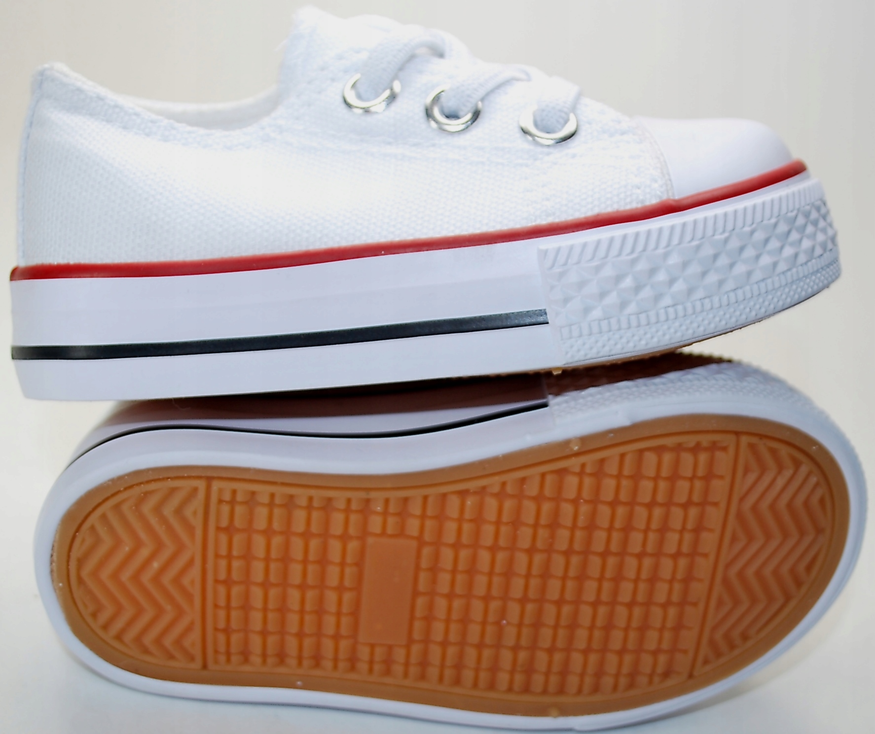 BIAŁE KRÓTKIE TRAMPKI TENISÓWKI na gumki r 20 Długość wkładki wew. 13.5 cm