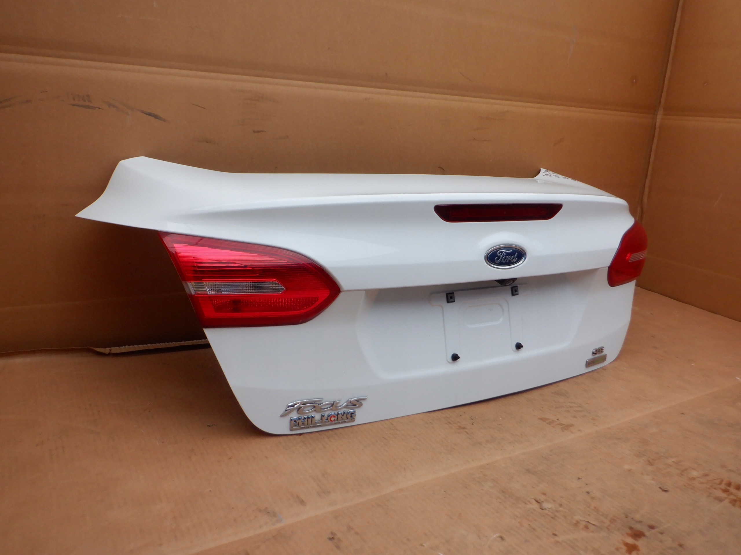 KLAPA BAGAŻNIKA FORD FOCUS MK3 LIFT SEDAN USA YZ Jakość części (zgodnie z GVO) O - oryginał z logo producenta pojazdu (OE)