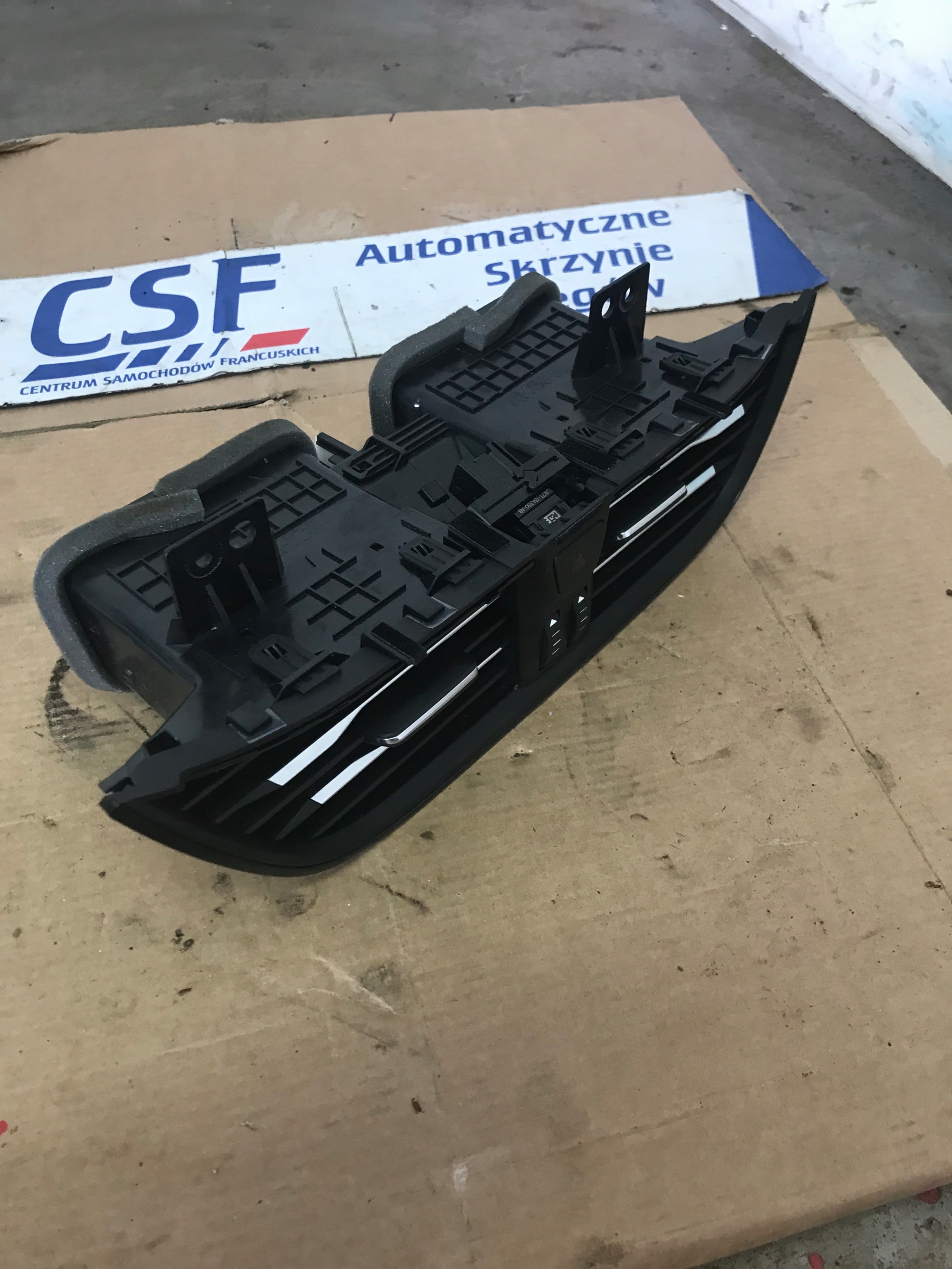 FORD FOCUS MK4 KRATKA NAWIEWU ŚRODKOWA ORYGINAŁ Producent części Ford OE