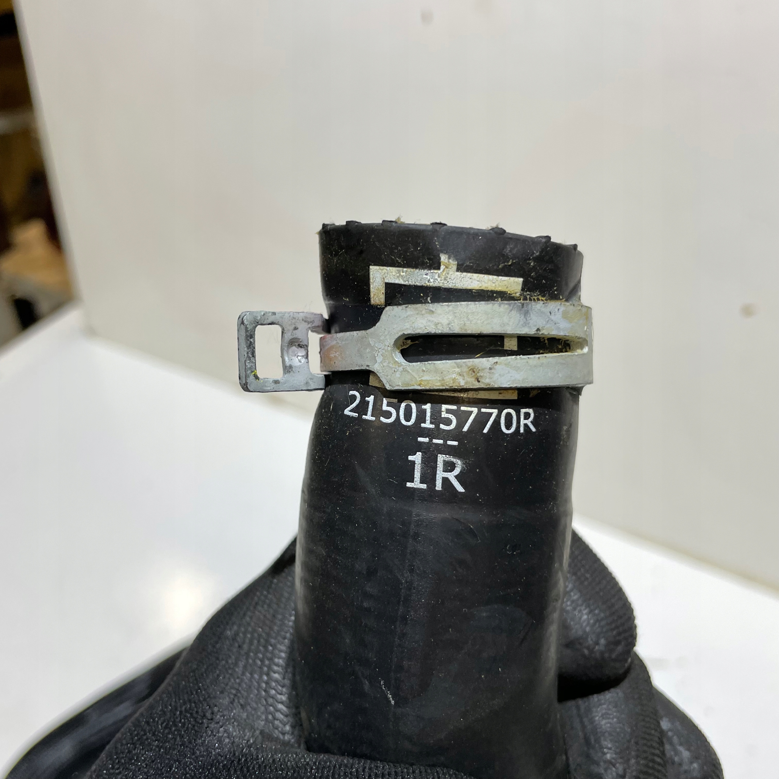 RENAULT CAPTUR II 1.6 E-TECH HYBRYDA WĄŻ WODY PRZEWÓD CHŁODNIC 215015770R Producent części Renault OE