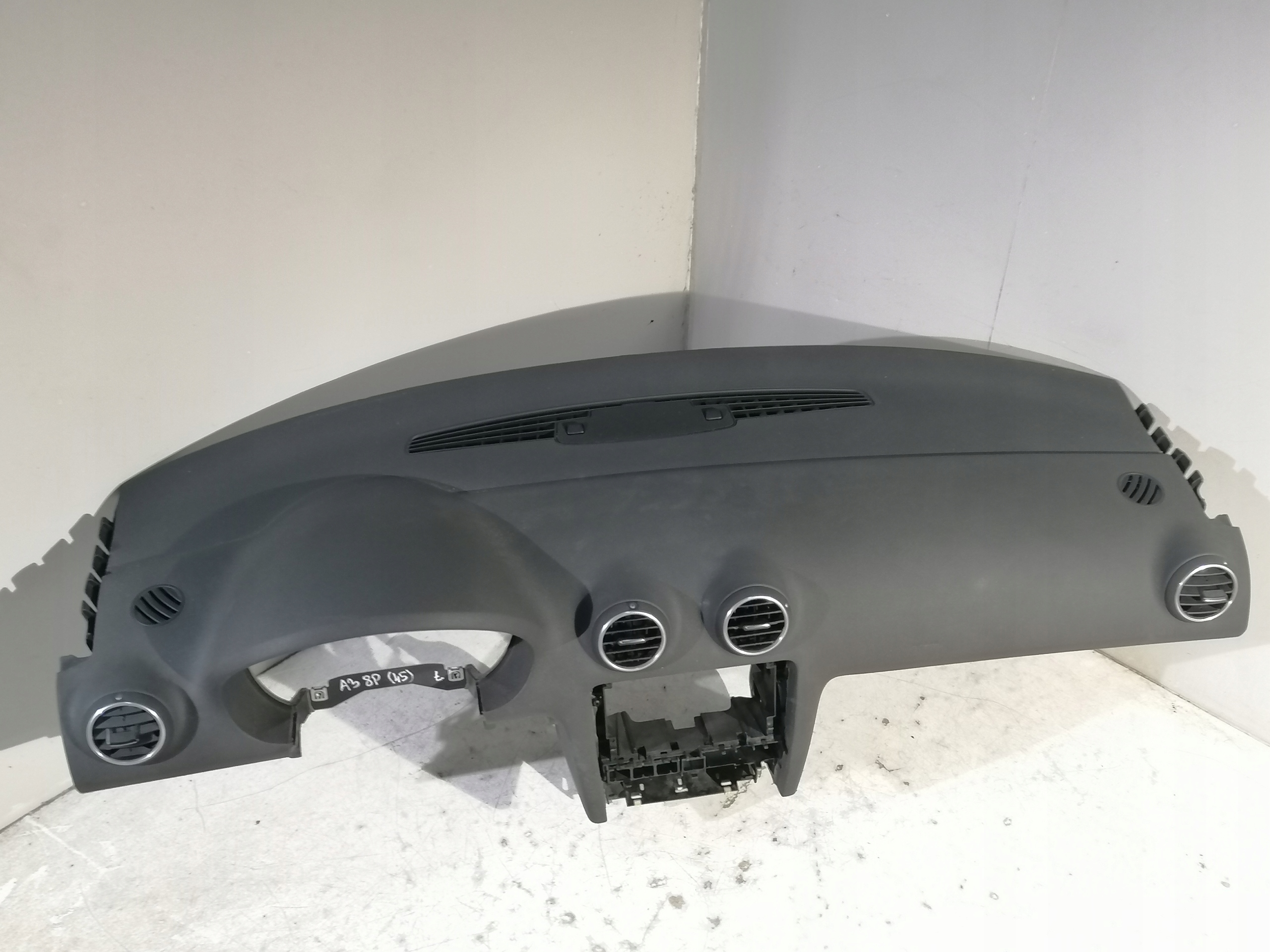 Audi A3 8P 03-08 dashboard instrument panel console