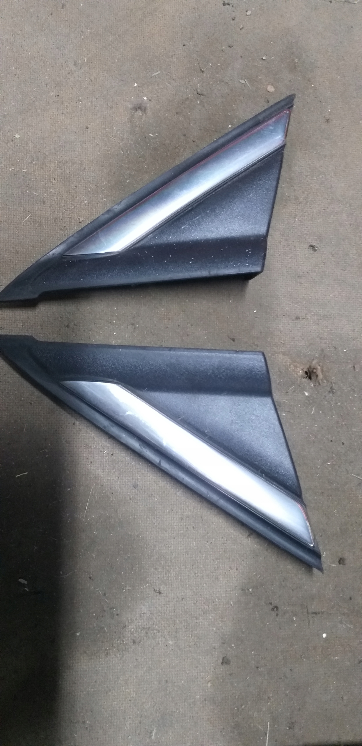 OSŁONA TRÓJKĄ BŁOTNIKA PRZÓD MONDEO MK4 LIFT CHROM