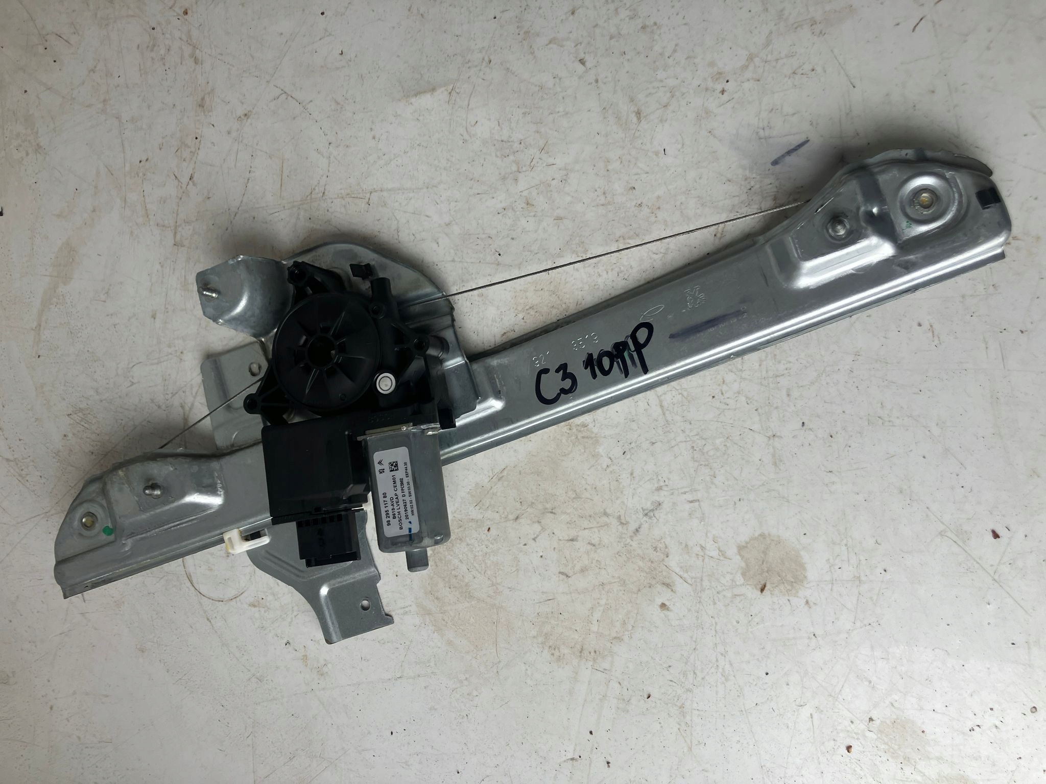 window regulator right front CITROEN C3 III 9829511780 9830478880