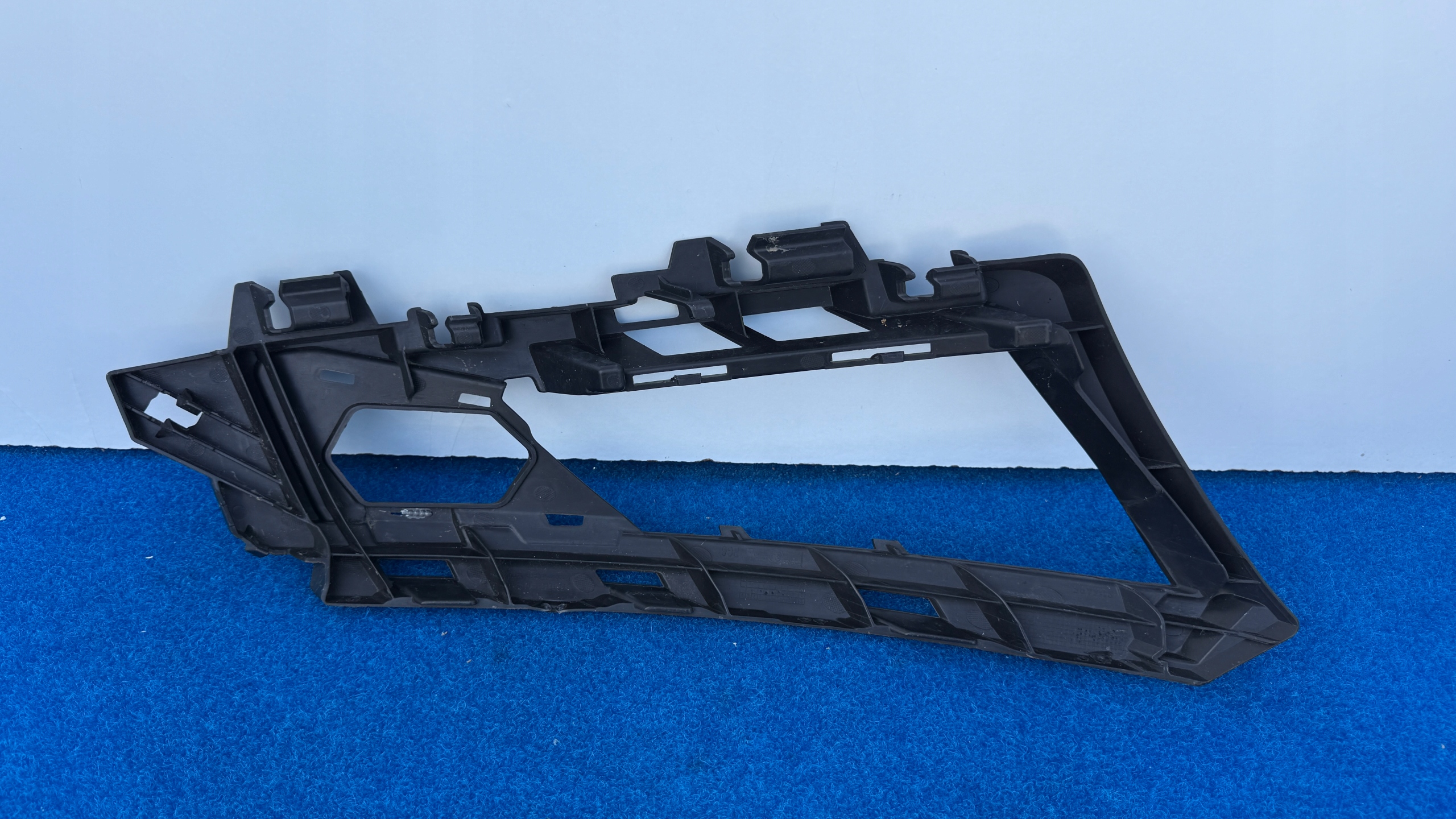 SKODA KODIAQ 565 bumper bracket left front console 565807055 K78/CX08