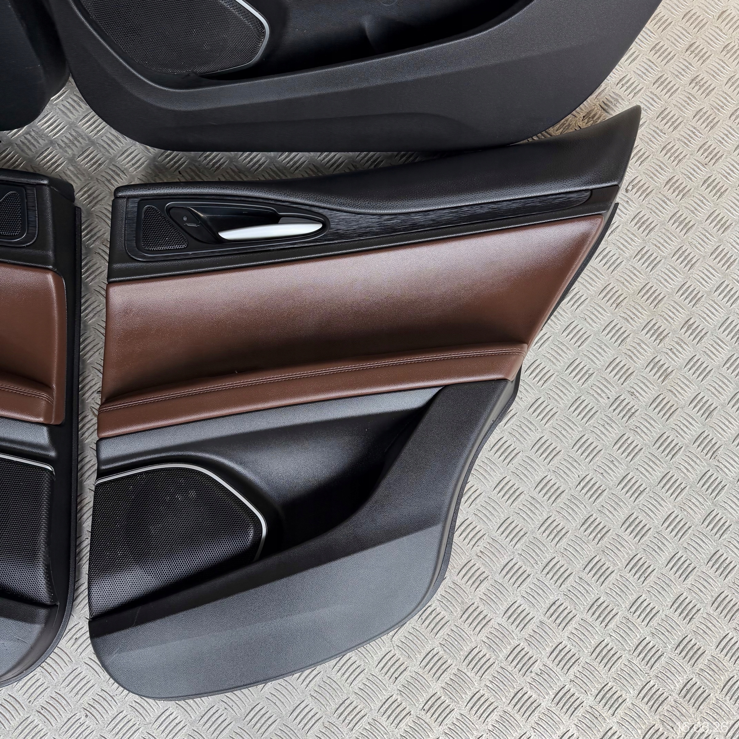 upholstery upholstery KOMPLET side ALFA ROMEO STELVIO 2017 ROK