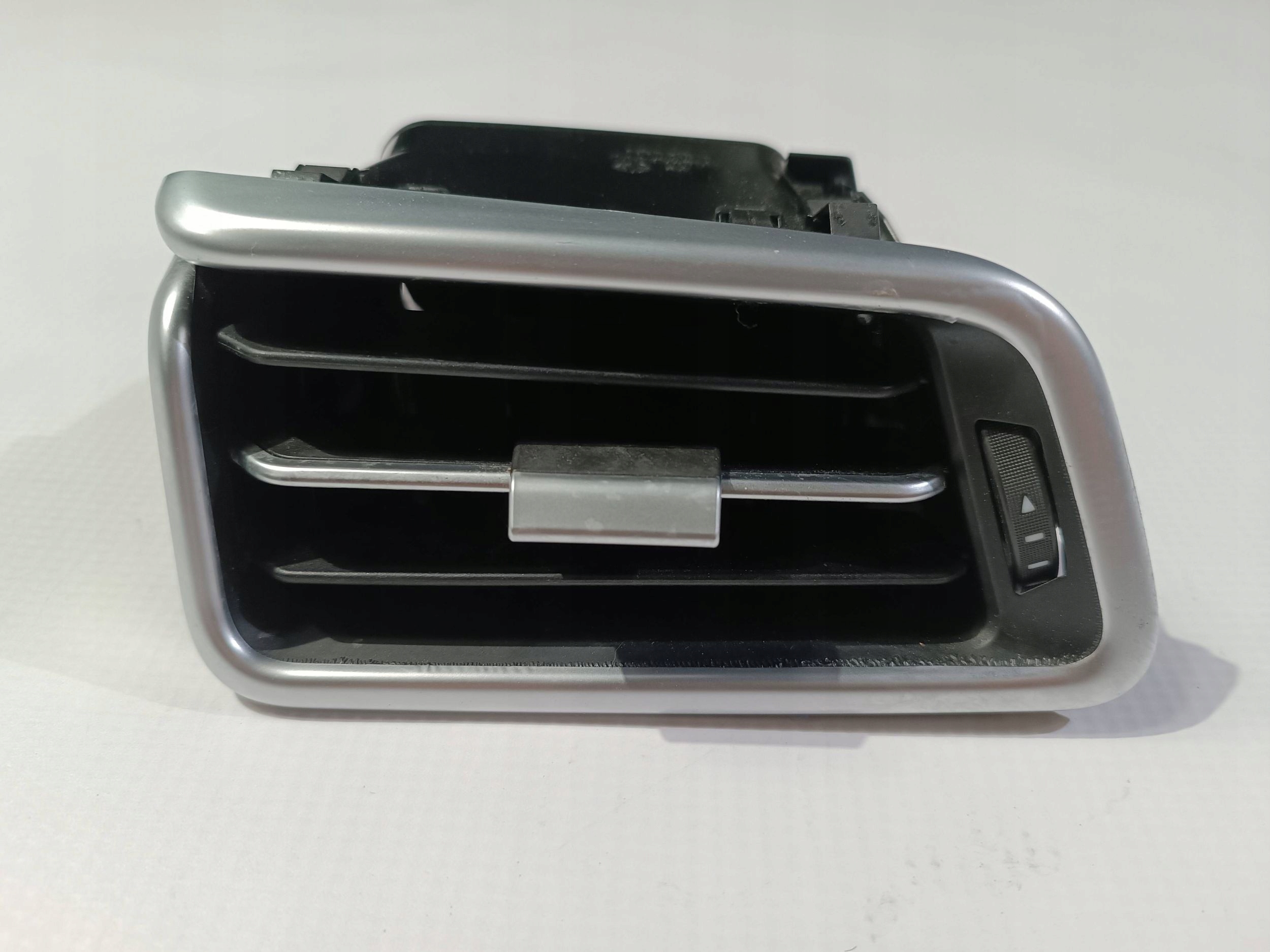 grid air conditioning devices side of the dashboard front side left Maserati Ghibli 2013