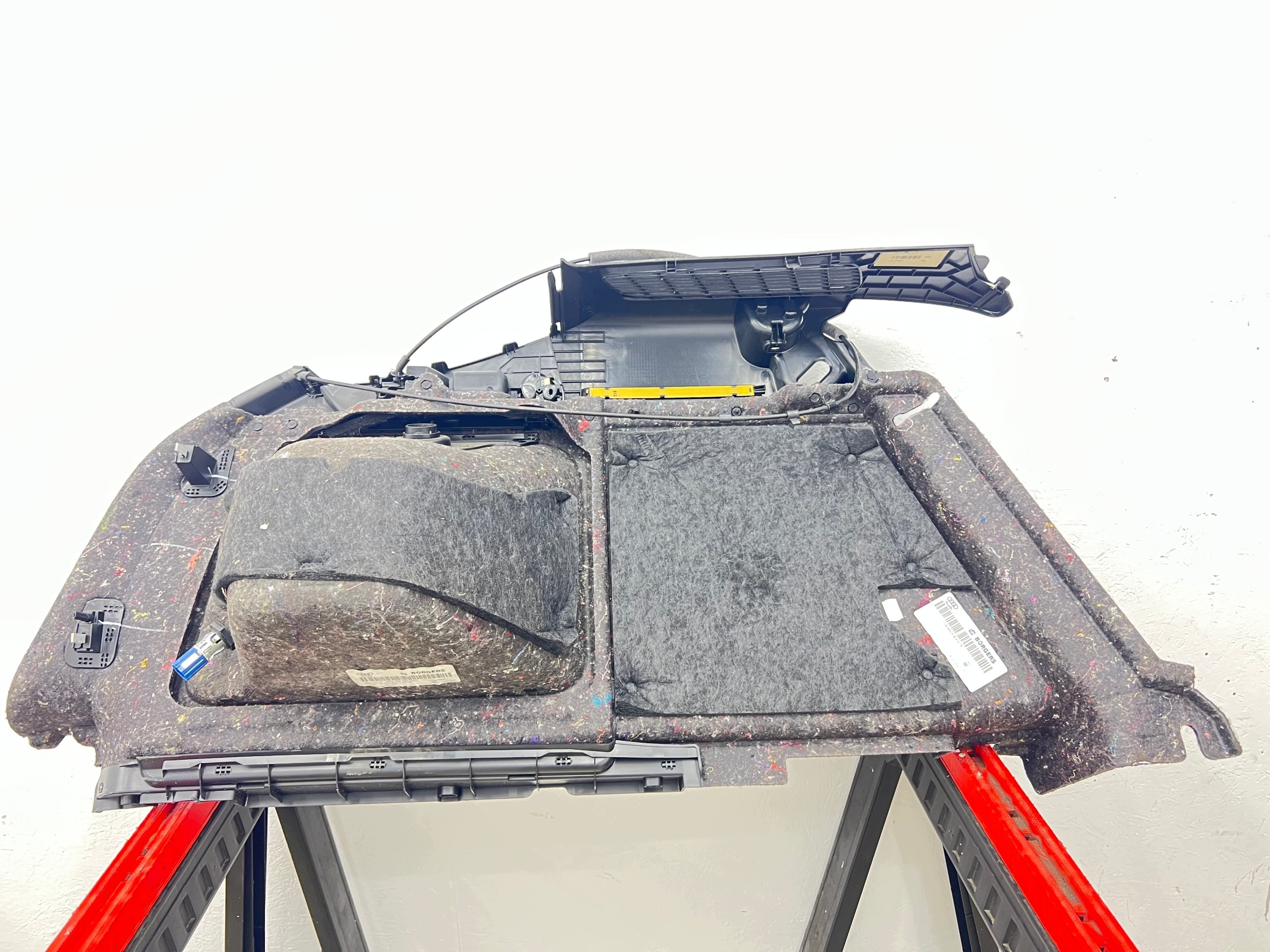 boot upholstery right AUDI A4 B9 Kombi 8W9863880H cover
