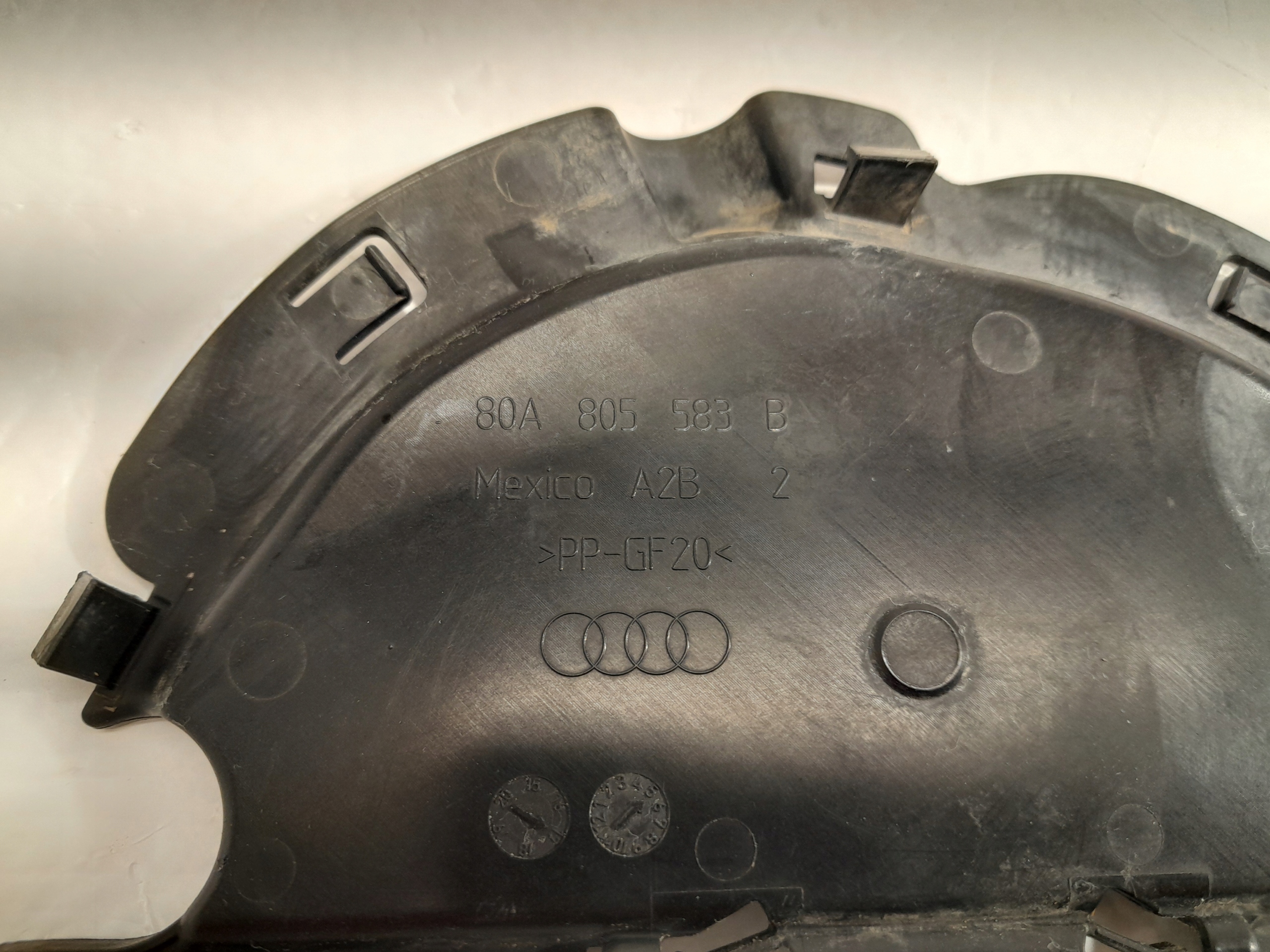 AUDI Q5 II 80A fedél fedél PODLUZNICY bal 80A805583B