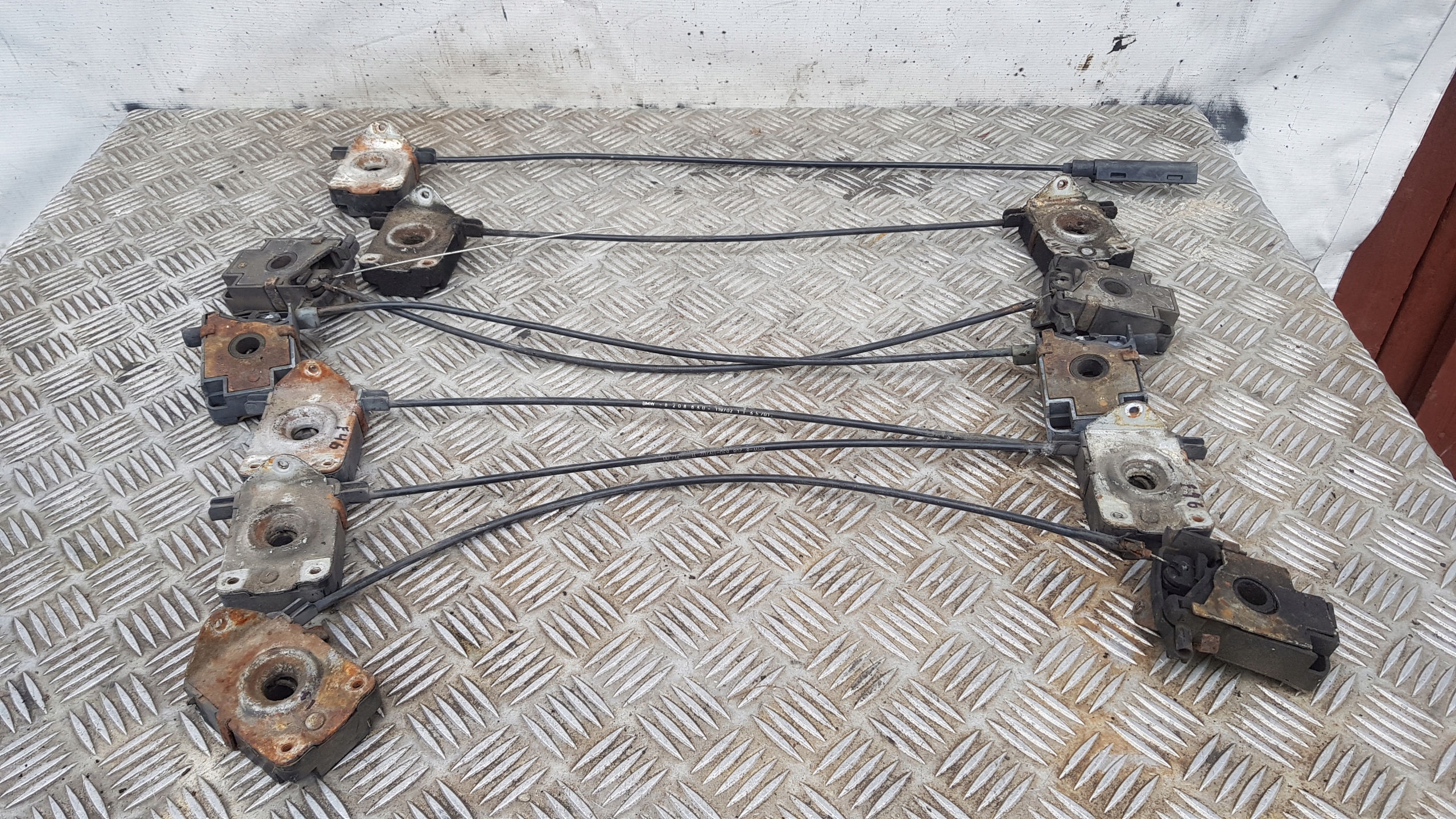 BMW 3 E46 lock ZAMKI bonnets rope left + right komplet