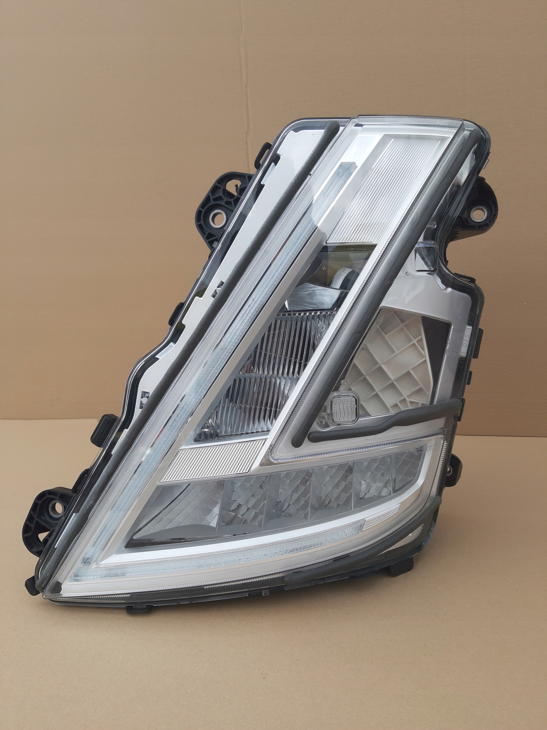 VOLVO FH5 REFLEKTOR LEWY FULL LED LAMPA LEWA Wersja Europejska