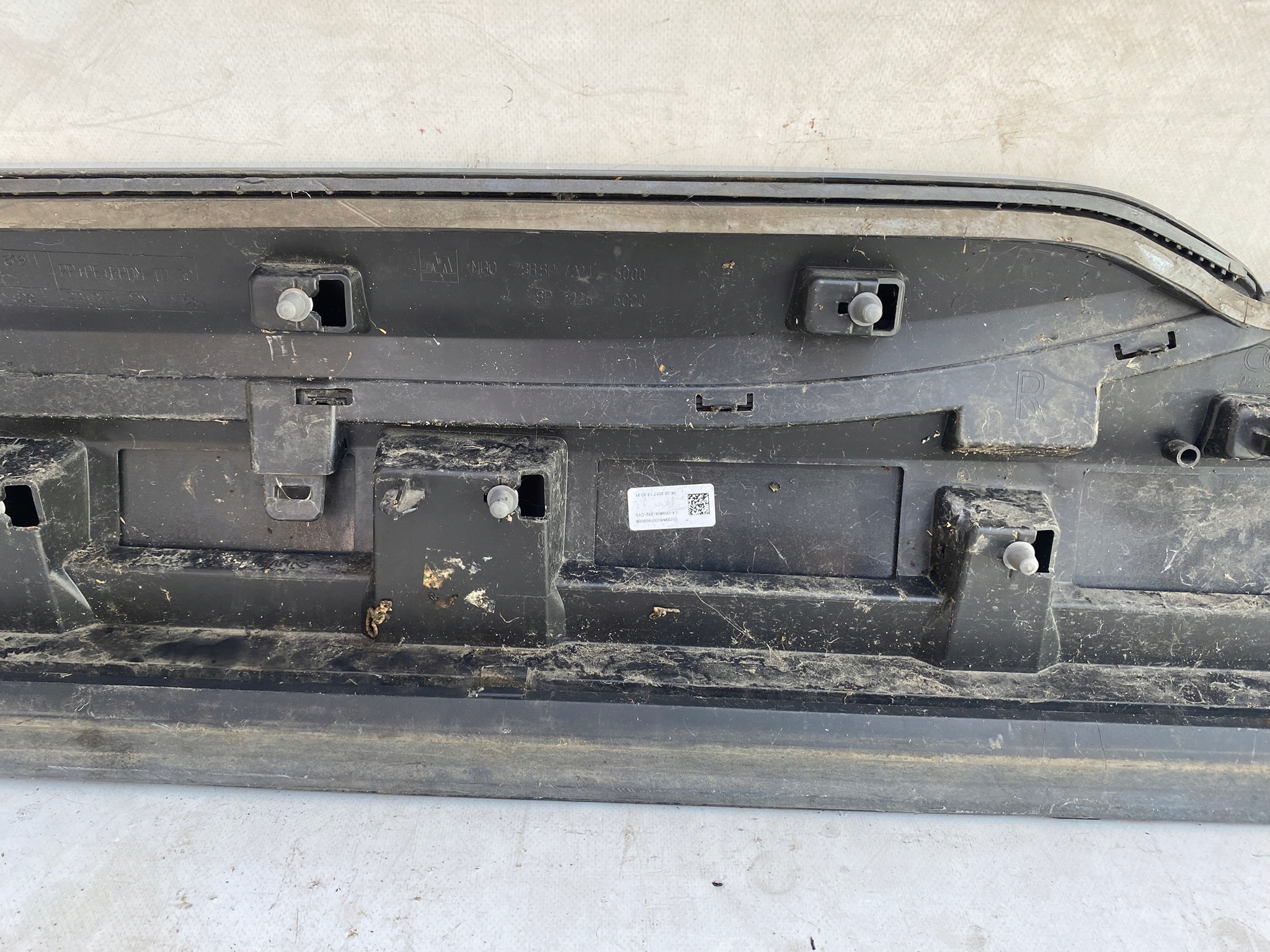 AUDI Q7 4M moulding door right rear part