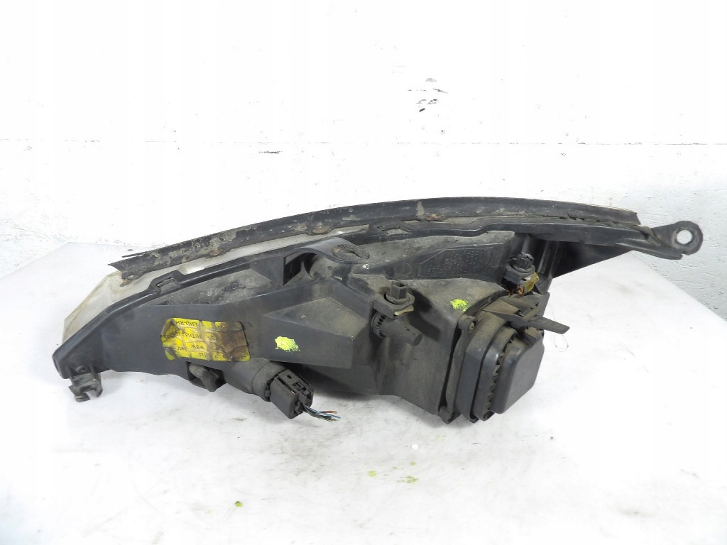 FORD FOCUS MK1 REFLEKTOR rechts MFD152-H032