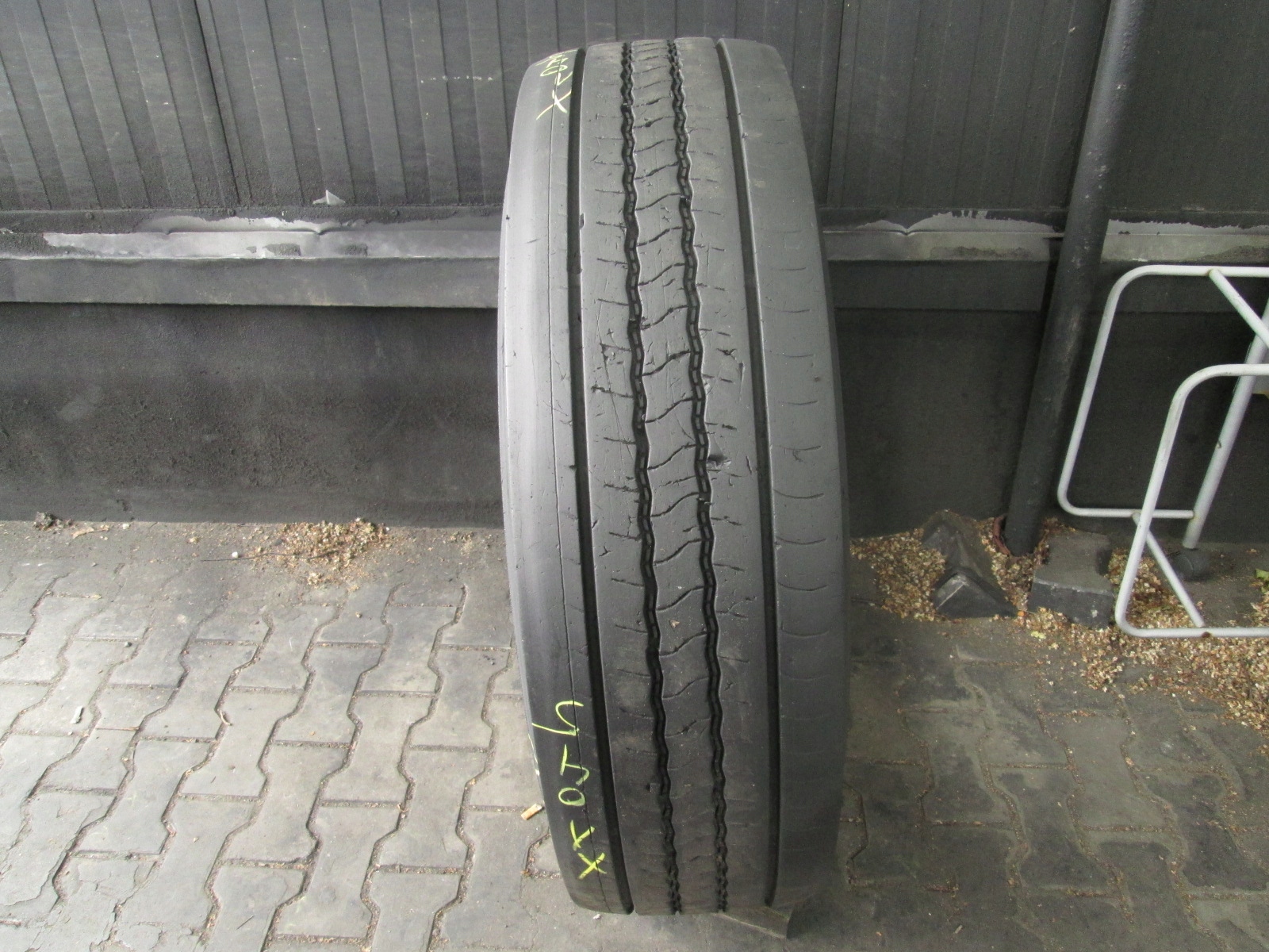 315 / 80R22,5 Bridgestone R-STEER 001 передняя шина