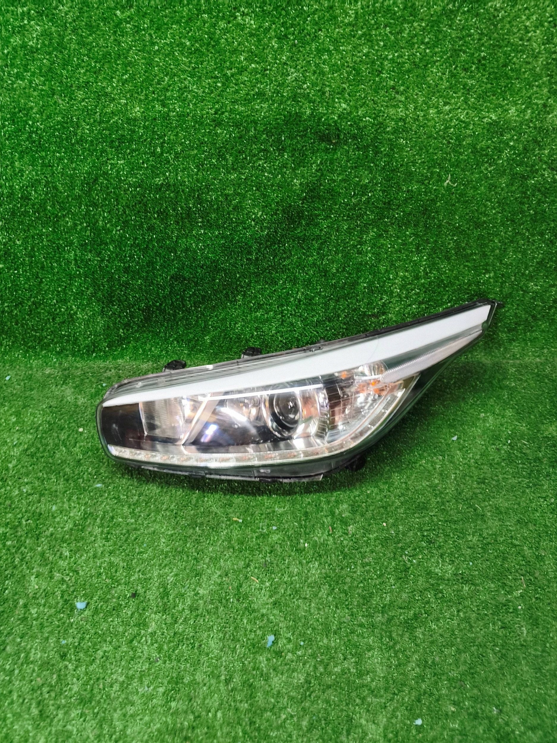 REFLEKTOR left front KIA CEED III LED 12- NR.R1422