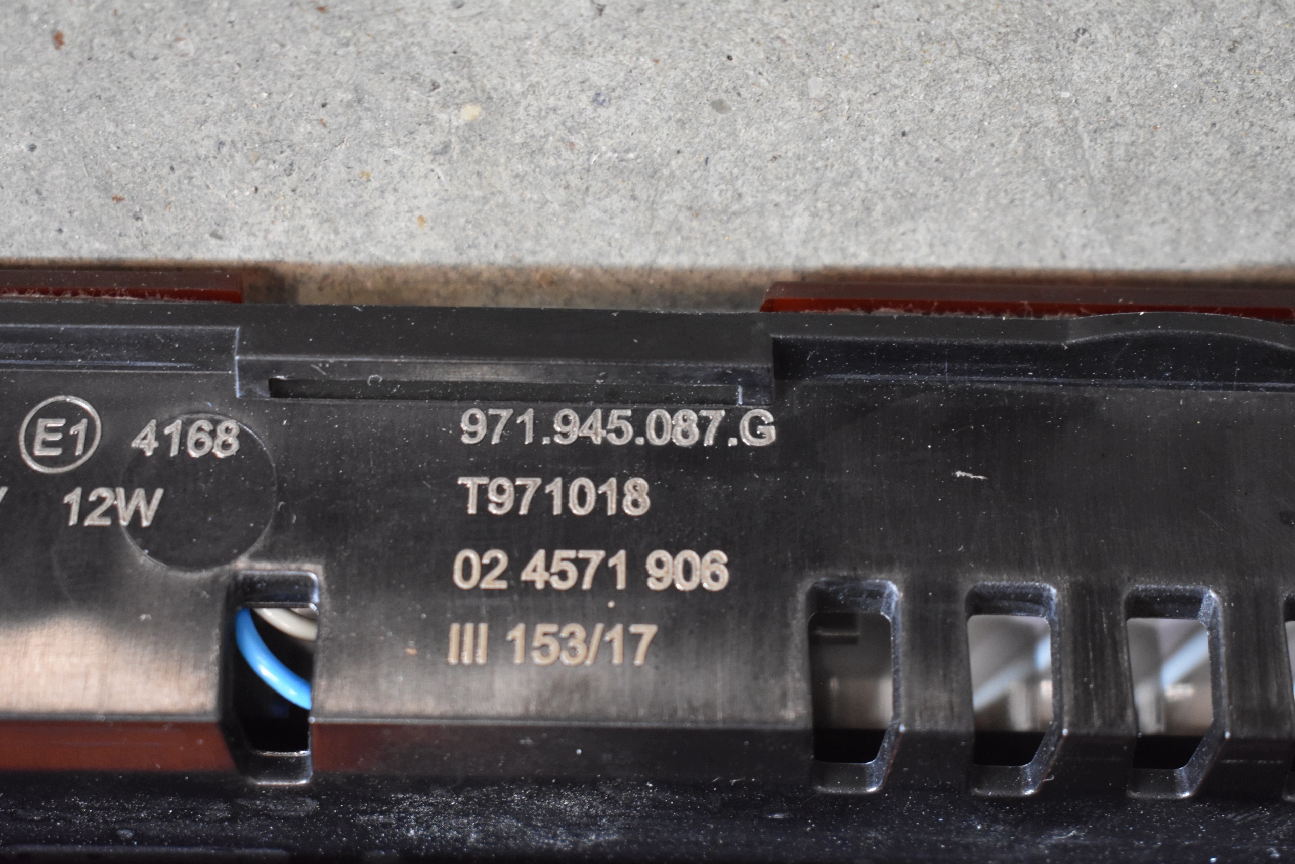 IDEALNE TRZECIE light STOP PORSCHE PANAMERA 971 1