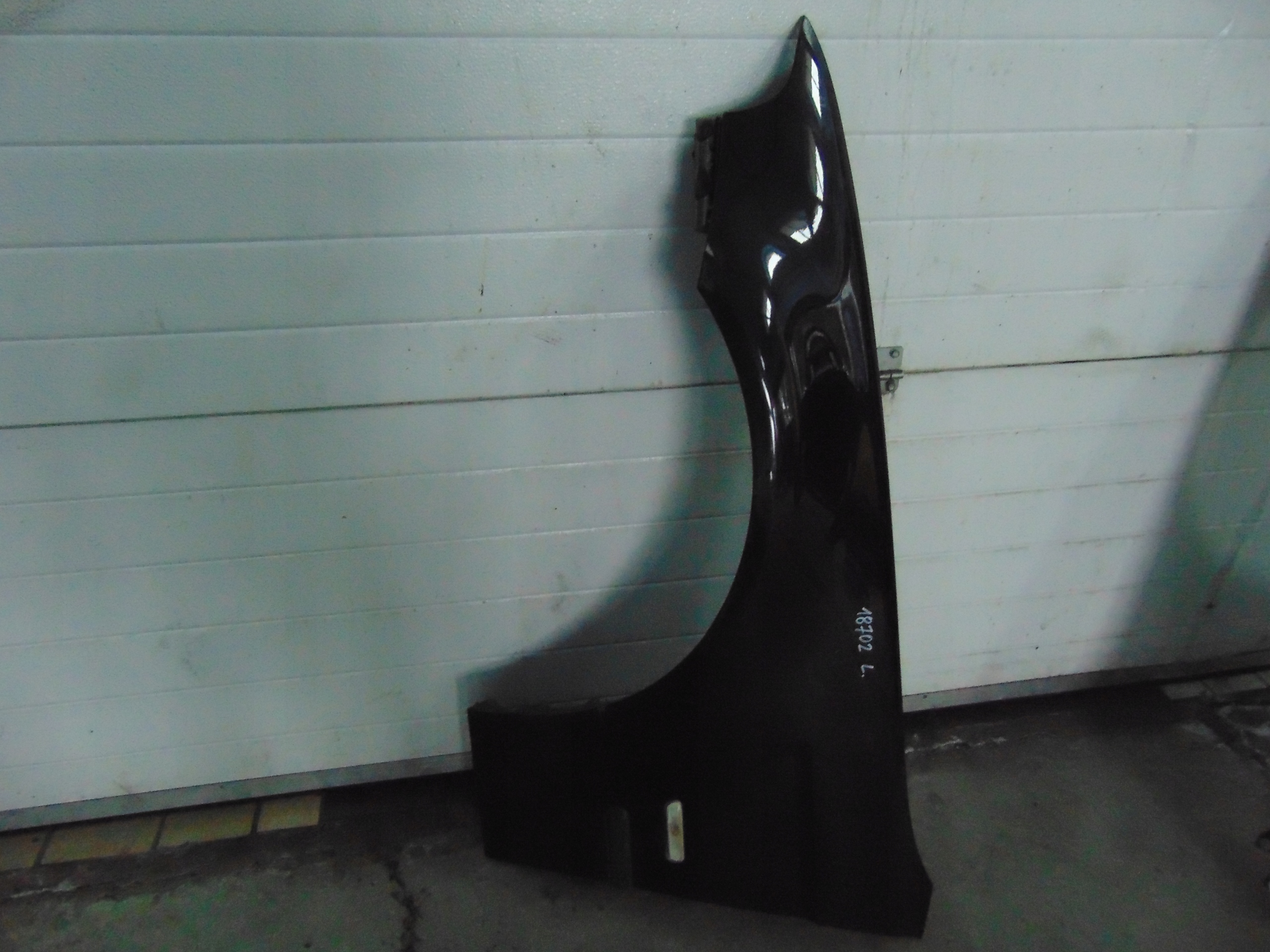 BŁOTNIK PRZÓD LEWY BMW E46 COMPACT II 03R CZARNY