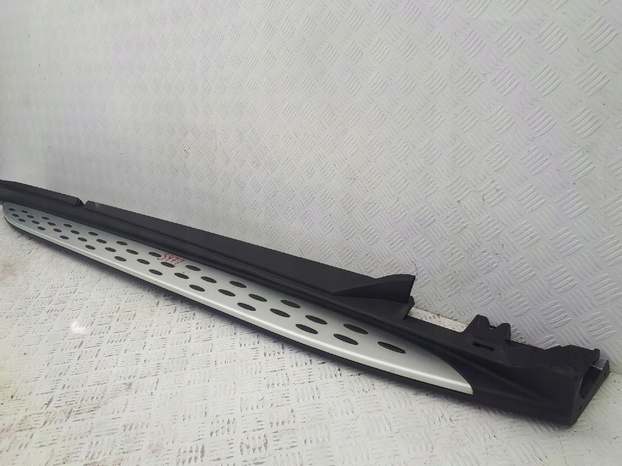 MERCEDES GLC 253 AMG threshold stopien right support