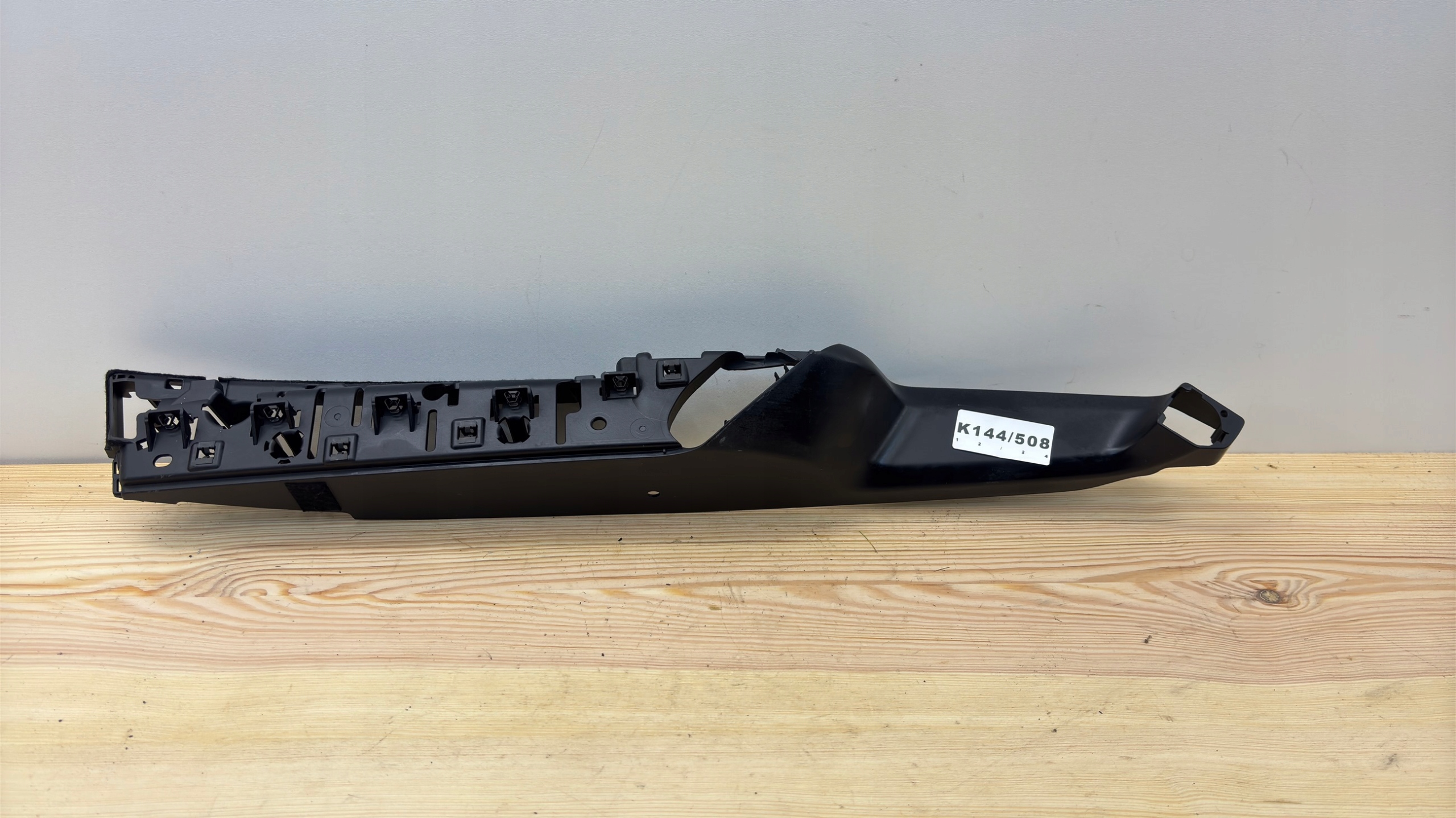 PORSCHE CAYENNE 7P5 left bracket upholstery BOCZKA door front K144/508