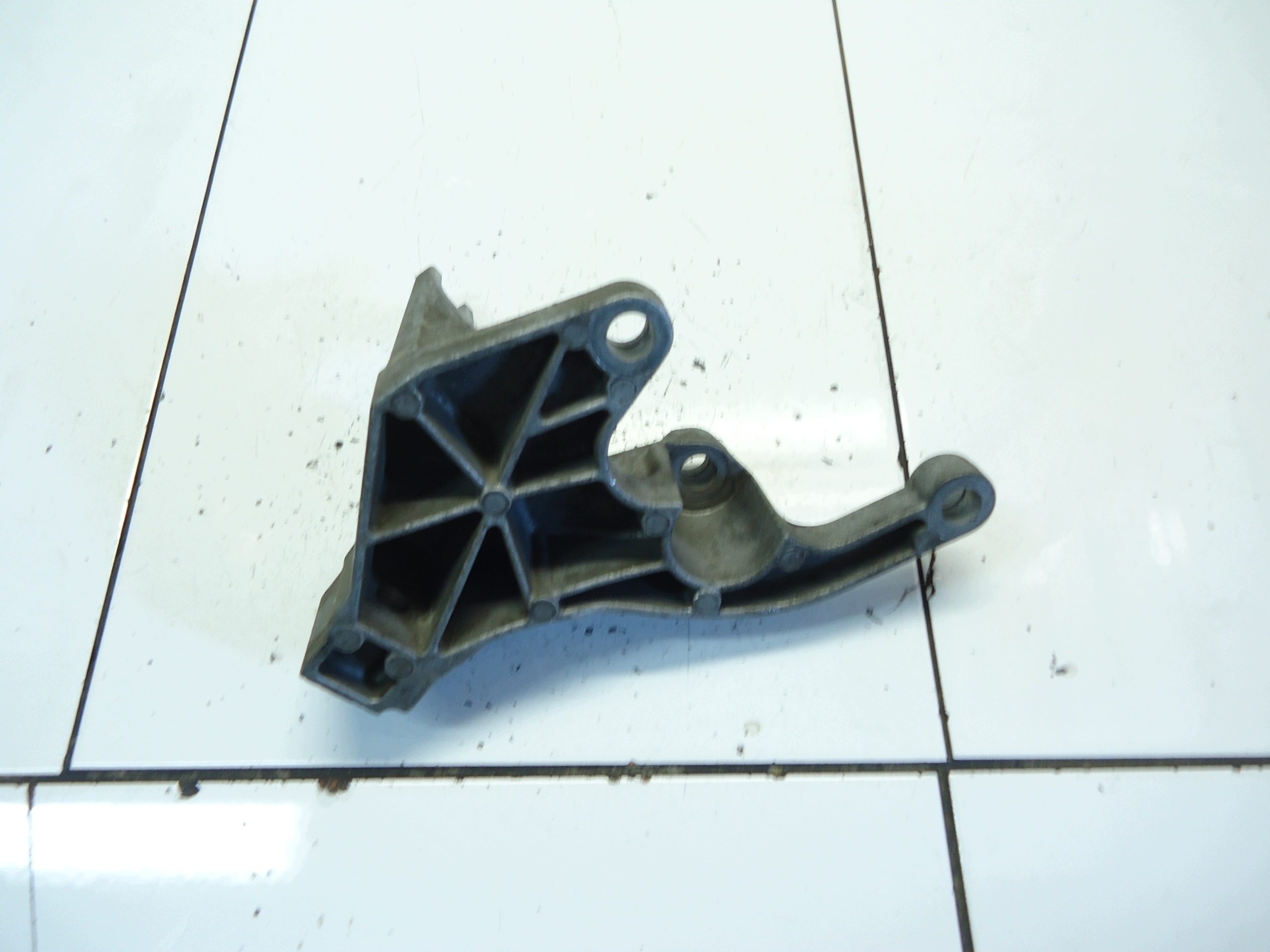 FORD FOCUS MK3 C-MAX 1.0 ECOBOOST Getriebehalter CV61-7M125-UB