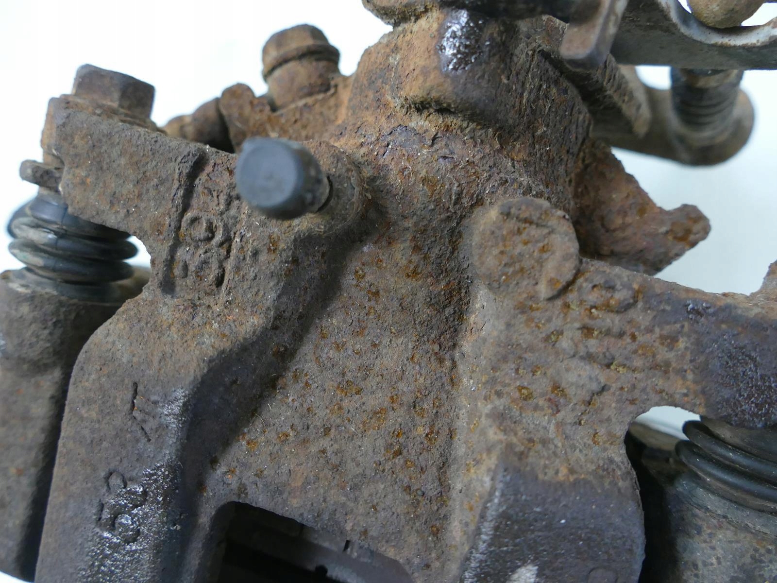 MITSUBISHI OUTLANDER III 2.2 DI-D 4WD caliper brake left rear part