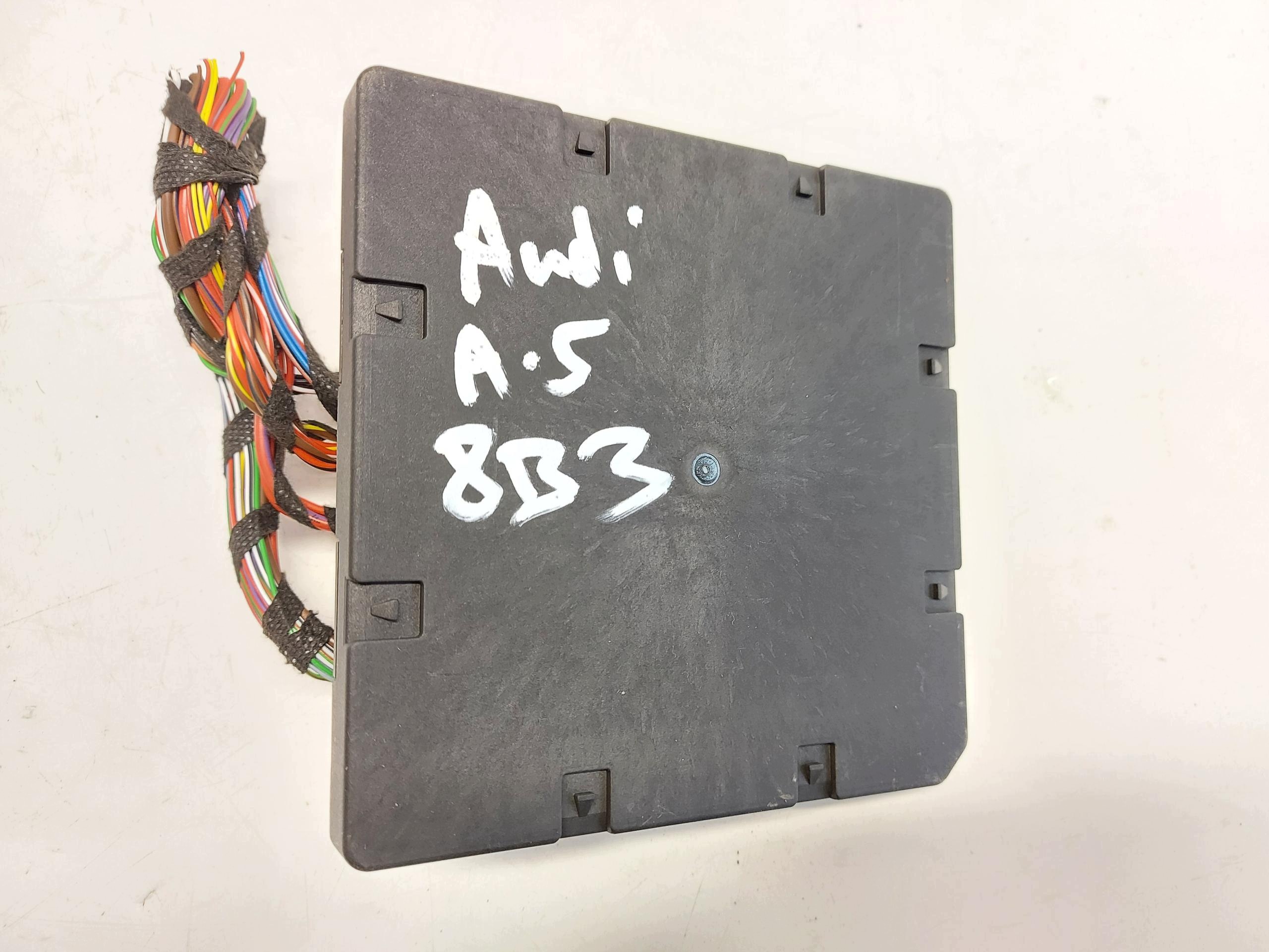 AUDI A5 8B3 B10 AVANT Unité commande confort 8B3907065E