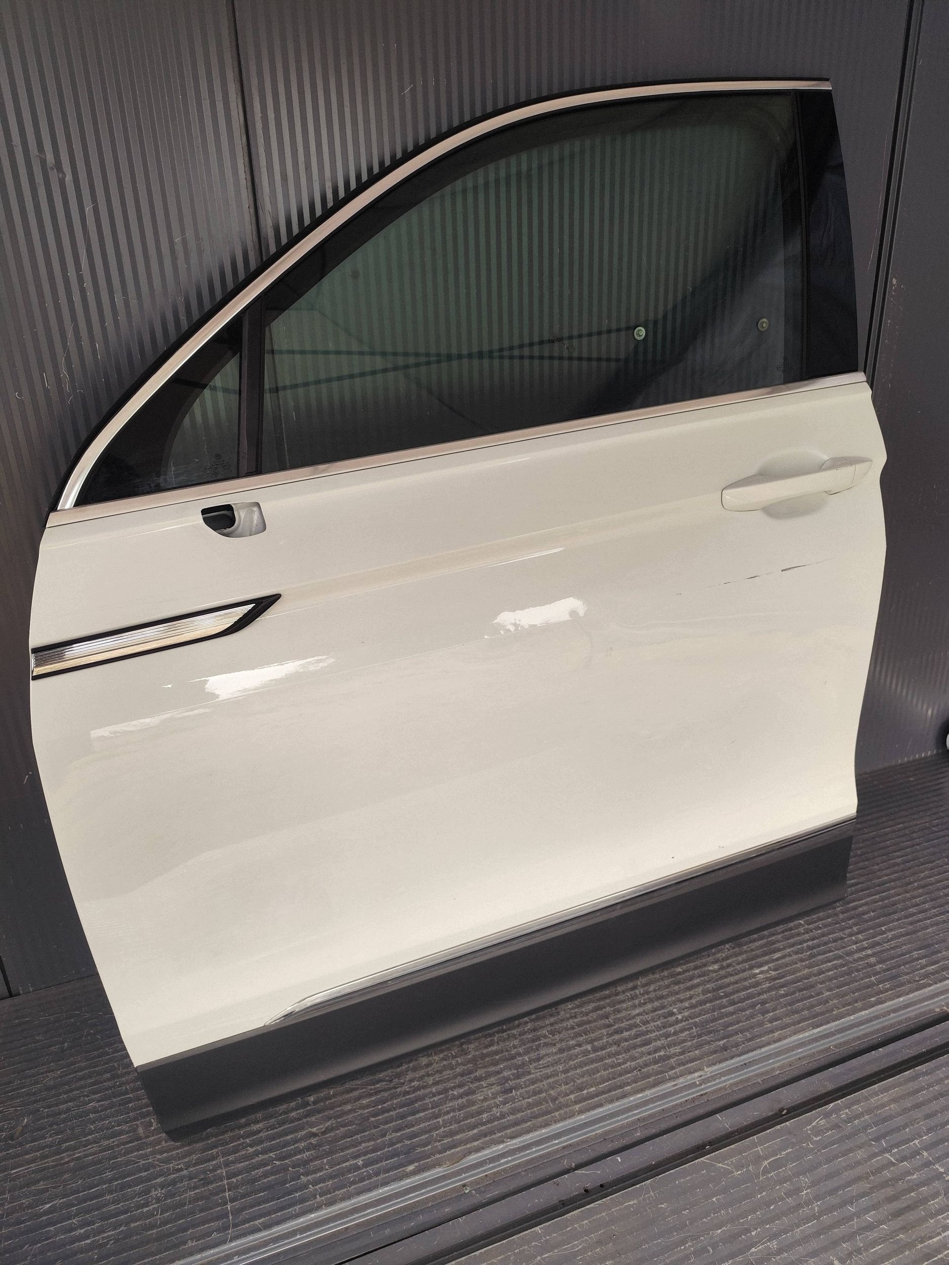VW TIGUAN II LIFT 5NA door front left complete dismantling