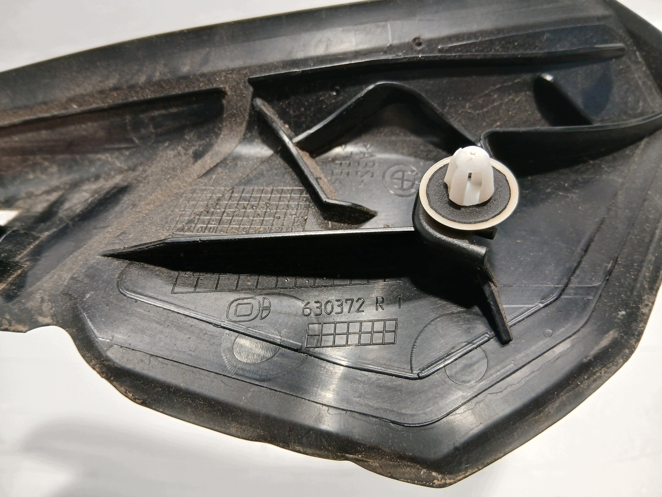 BMW 5 G30 LCI frame cover lights left rear part 630372