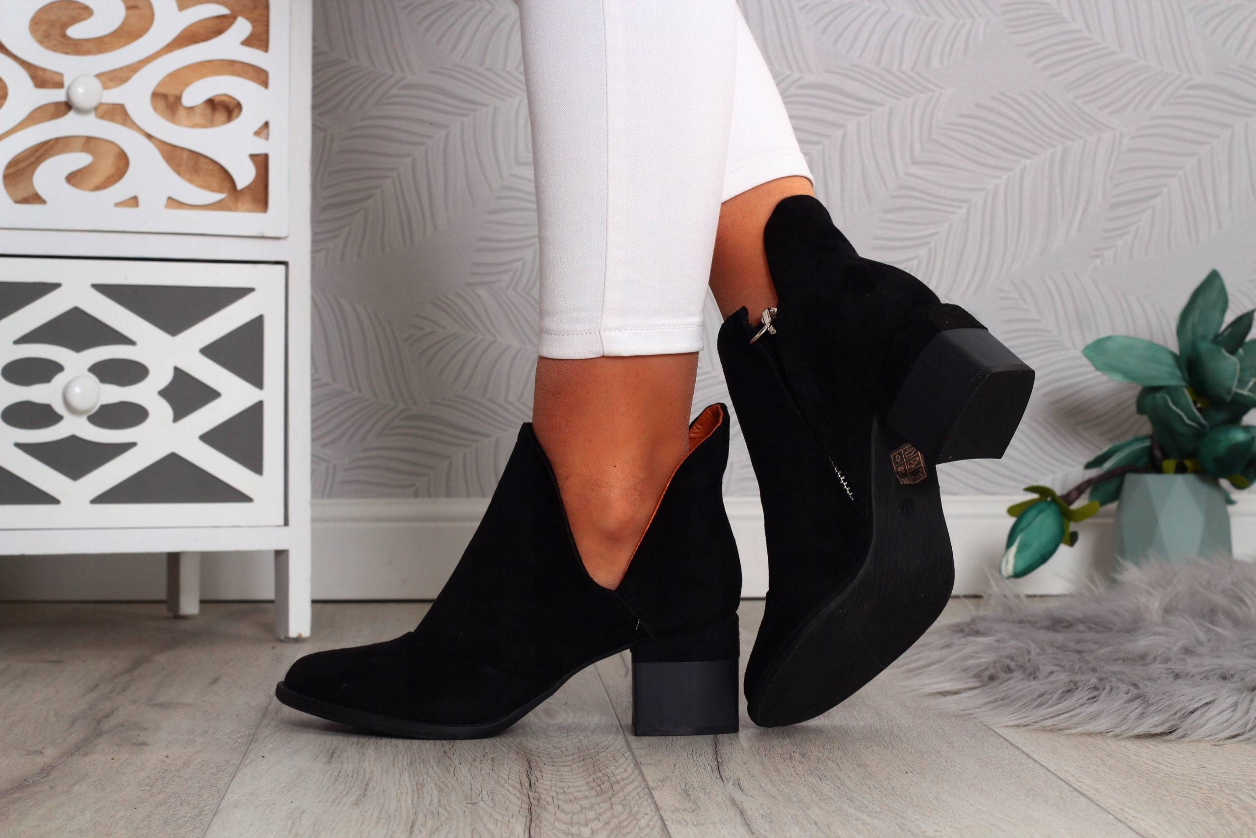 BOTKI BUTY DAMSKIE ELEGANCKIE SŁUPEK Z WYCIĘCIEM Wzór dominujący bez wzoru