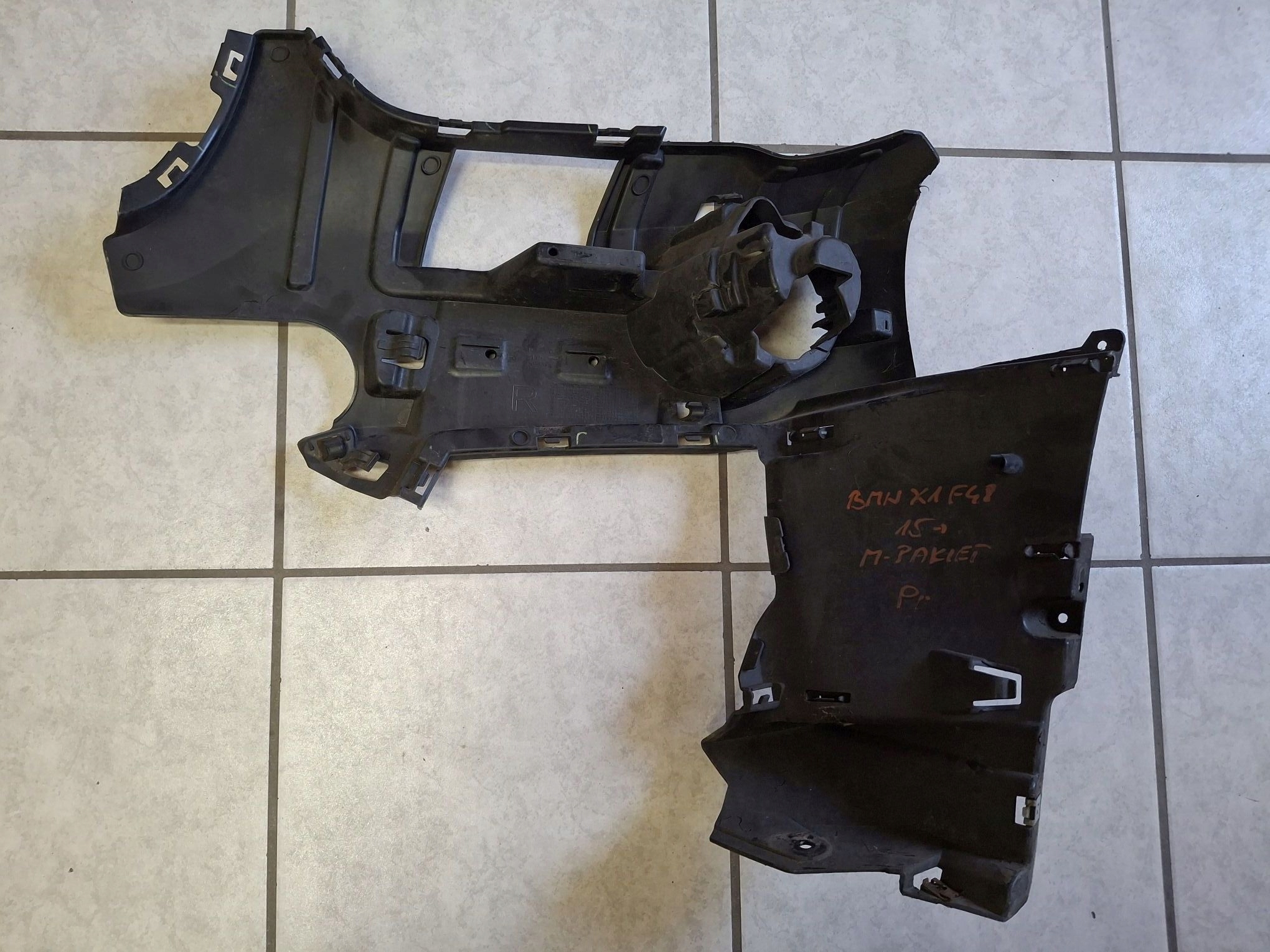 right bumper bracket of the front BMW X1 F48 m-packet 2015->