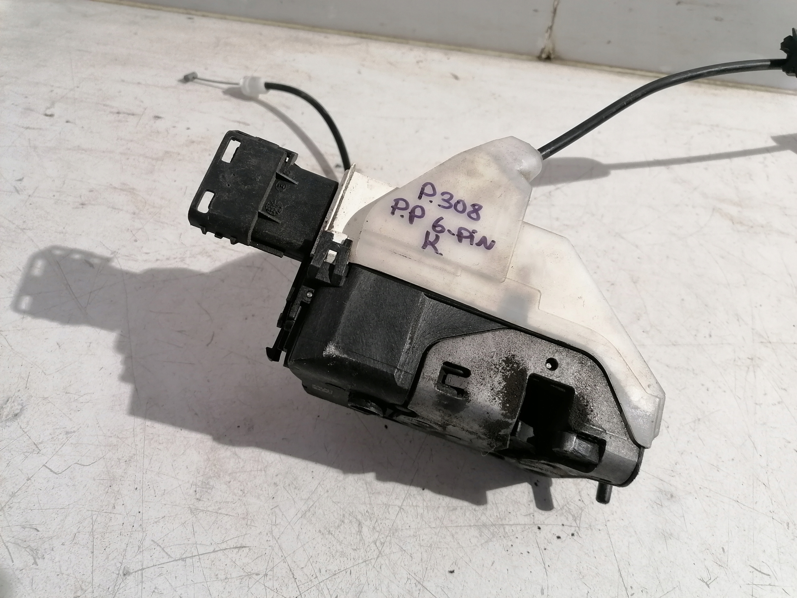 Peugeot 308 and lock right front 6 PIN