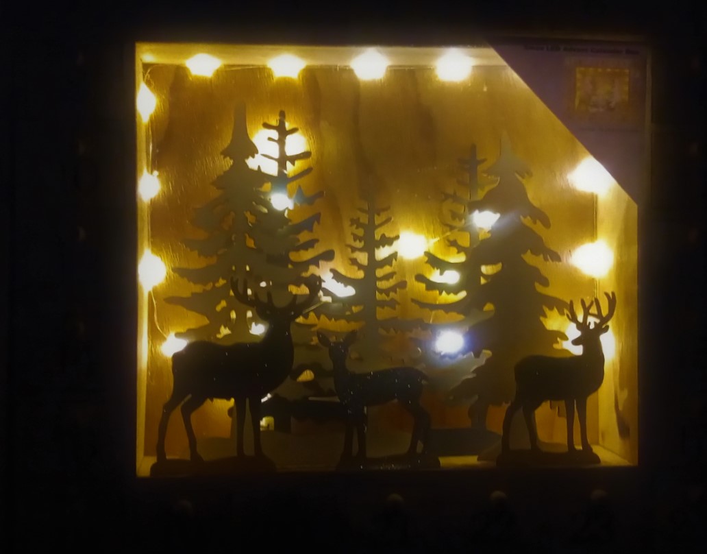 KALENDARZ ADWENTOWY Z OTWIERANYMI OKIENKAMI LED CH Rodzaj lampion