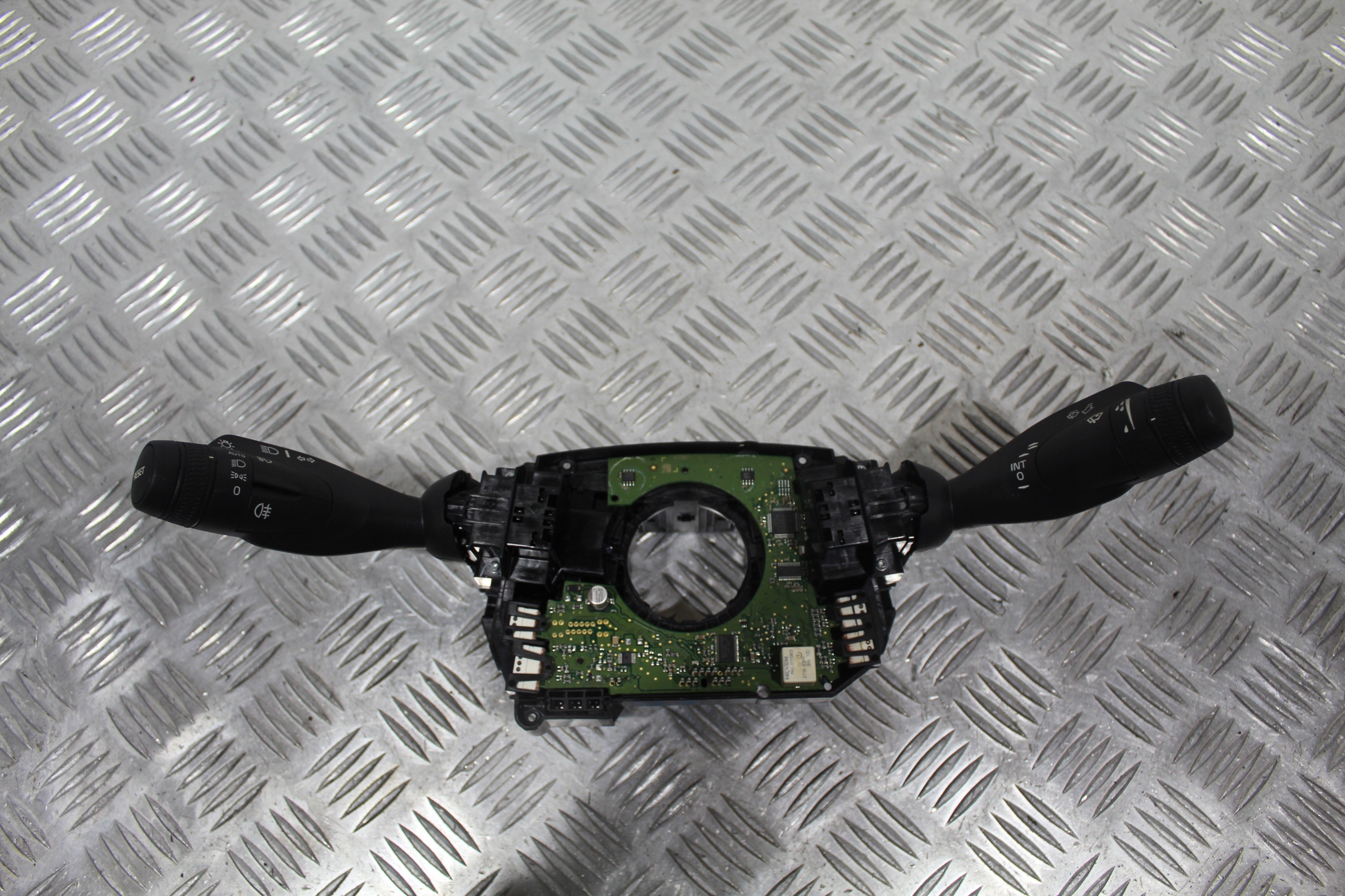 MANETKA INDICATEURS DE DIRECTION VOLVO S60 III 3