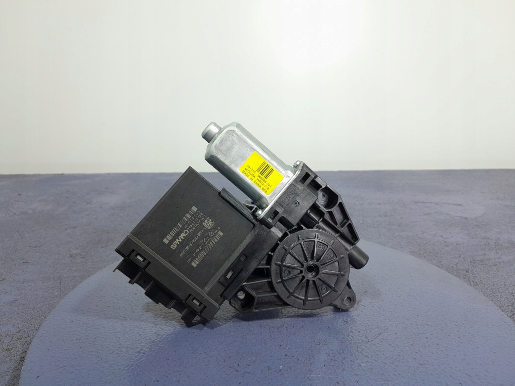 VOLVO XC60 II SILNICZEK SZYBY PRZÓD LEWY 31674755