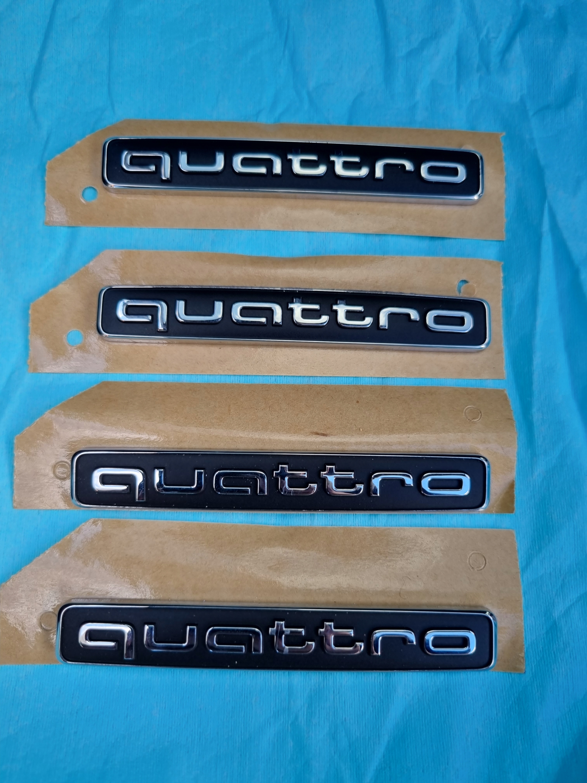 ZNACZEK EMBLEMAT LOGO QUATTRO 8S0853737A ORYGINAŁ