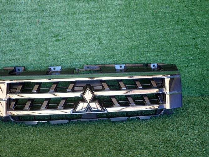 NISSAJ PAJERO IV LIFT 15- front PREKLADgrill