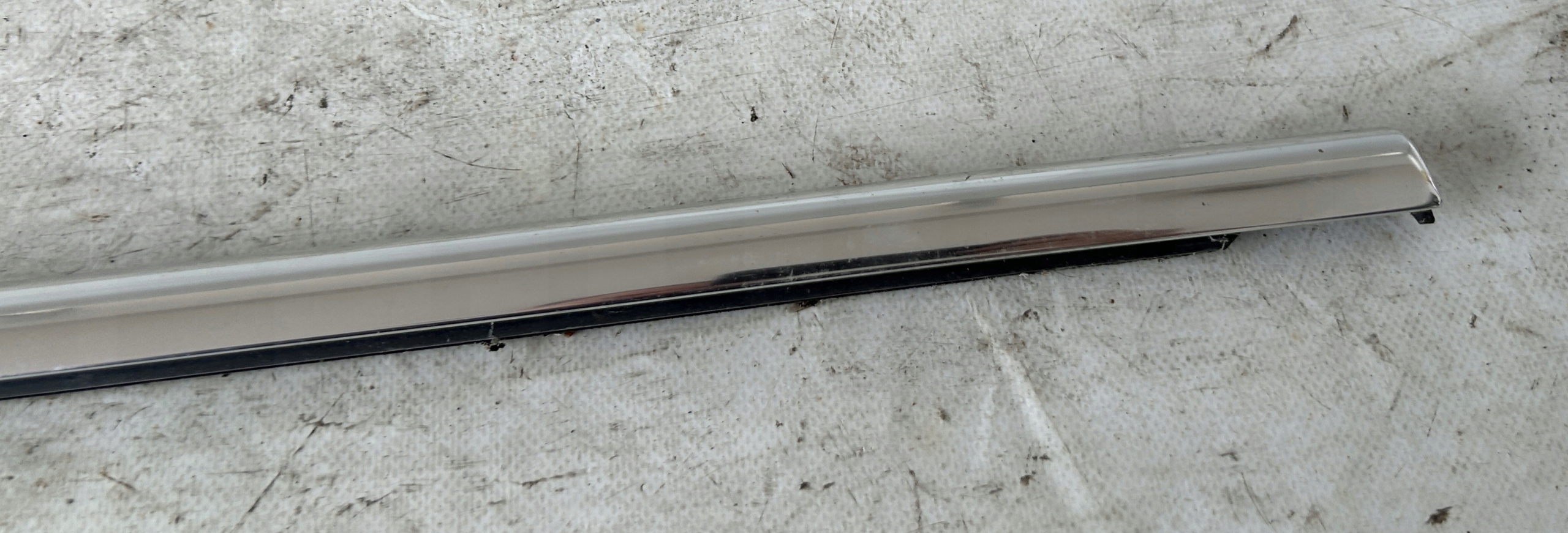 moulding dust right rear part INSIGNIA A 13228113