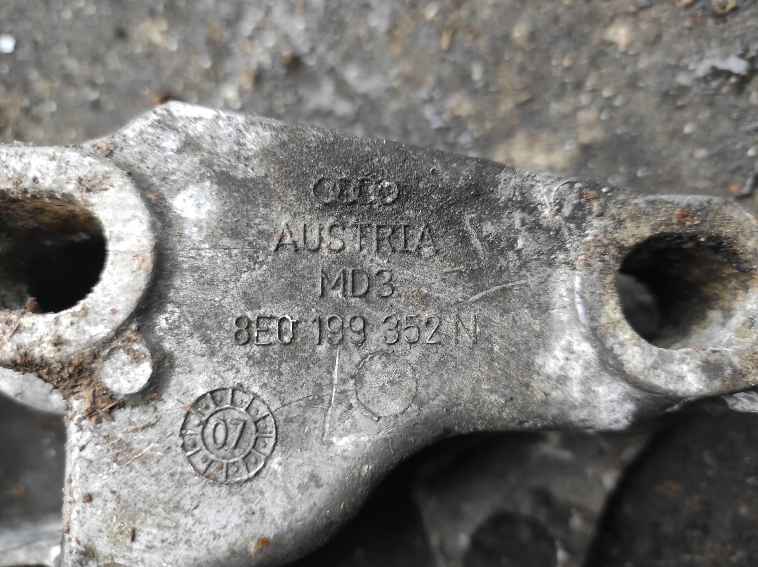 AUDI A4 holder engine mount 8E0199352 N B6 B7