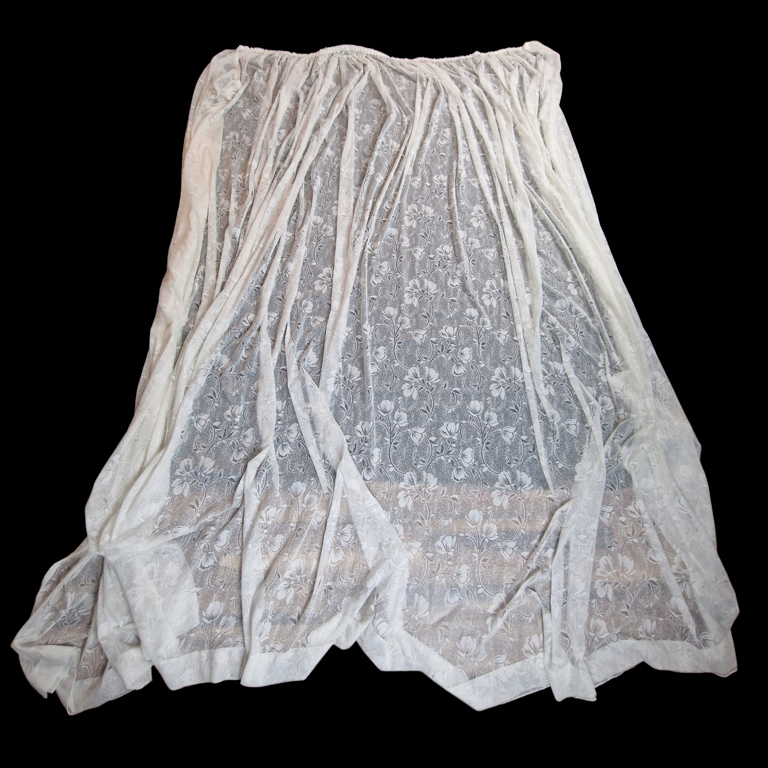 Wielka biała firana