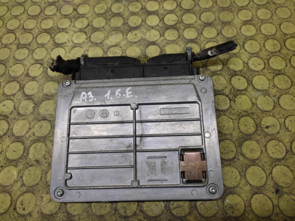 AUDI A3 8L control unit of the engine 06A906033J