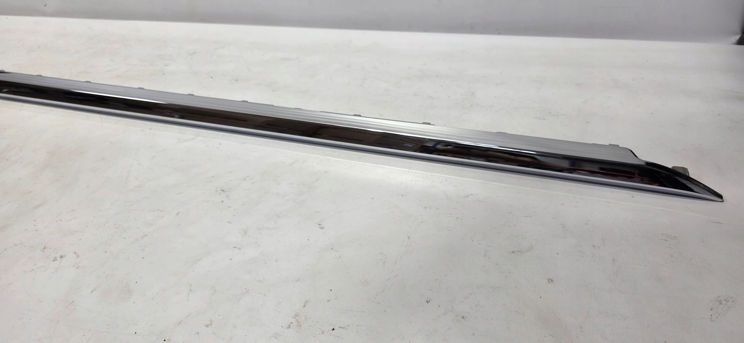 lišta pravá PRAHU LEXUS LS 18- originál 75857-50010