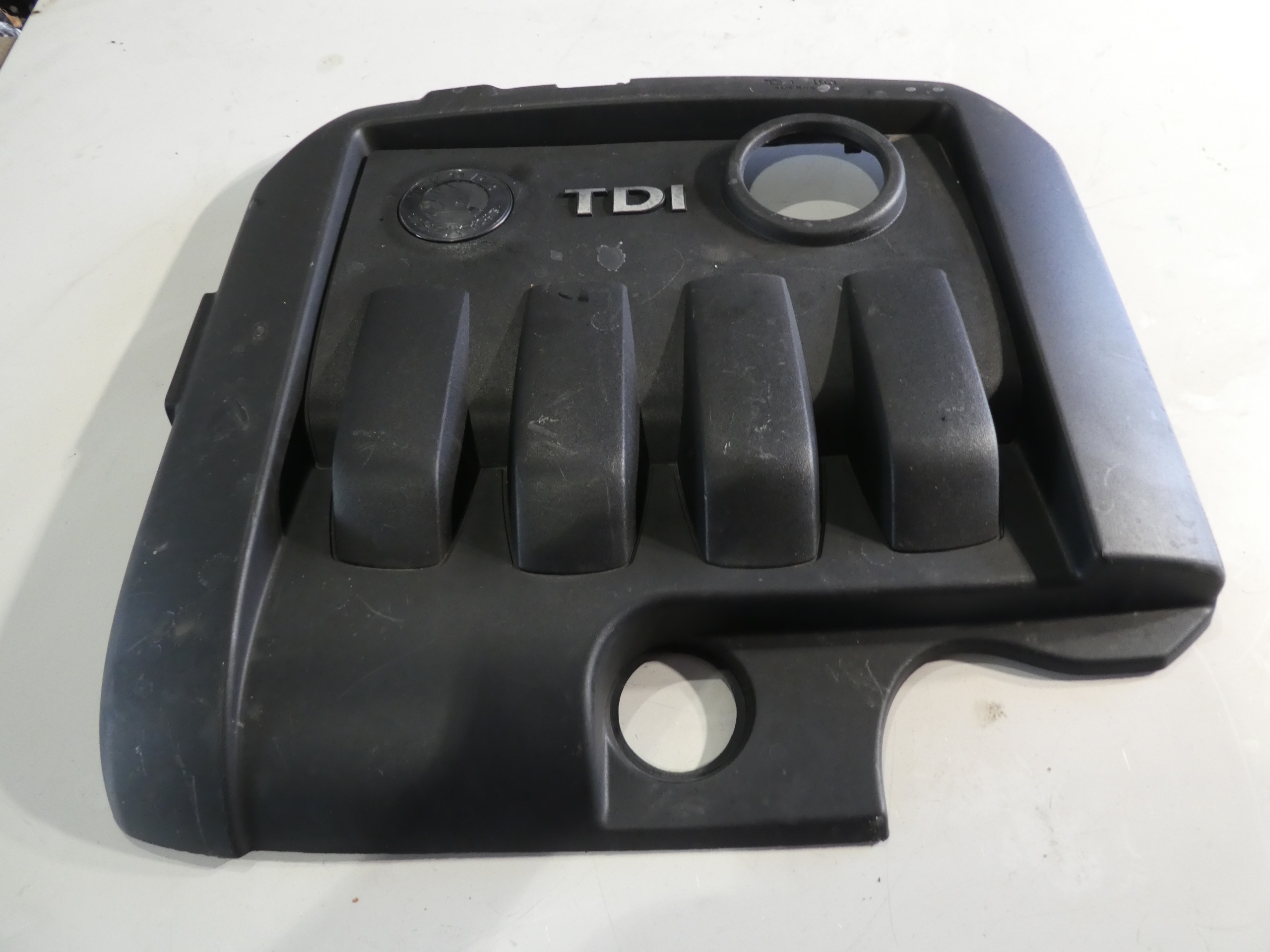 SKODA OCTAVIA ABDECKUNG BLENDE ABDECKUNG MOTOR 03G103925B