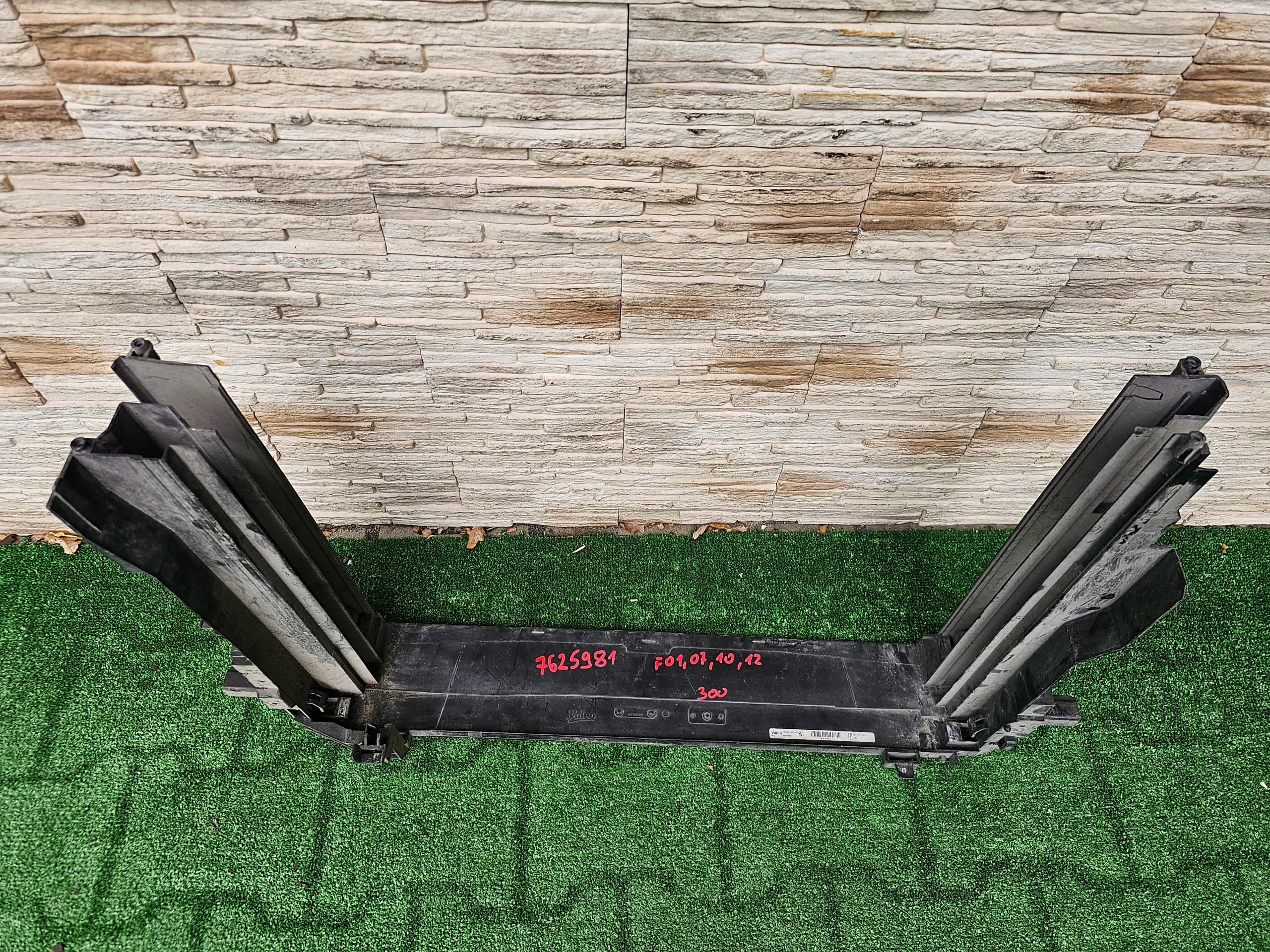 RAMKA CHŁODNICY BMW 5 F10 7 F01 7525981