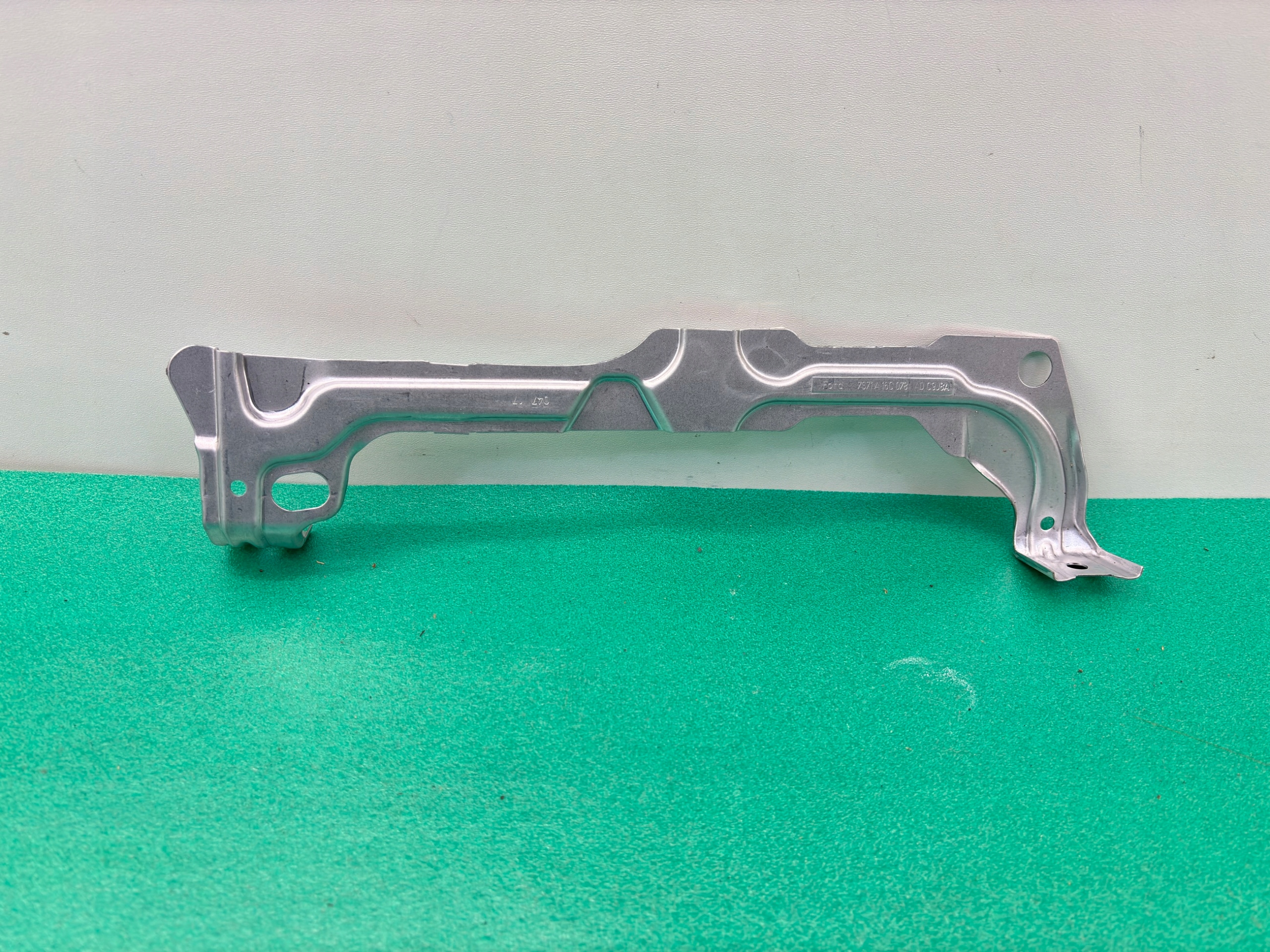 FORD MONDEO MK4 Poignée Console Support plaque Aile Droite Avant K88/800Y