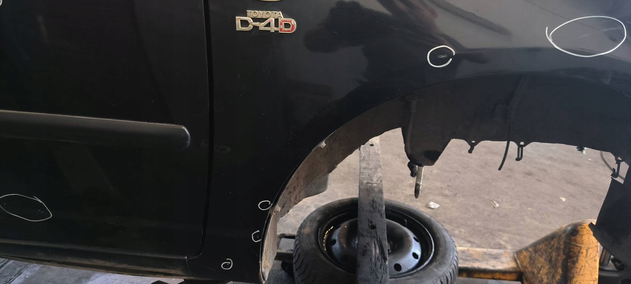 fender right front 209 TOYOTA COROLLA E12