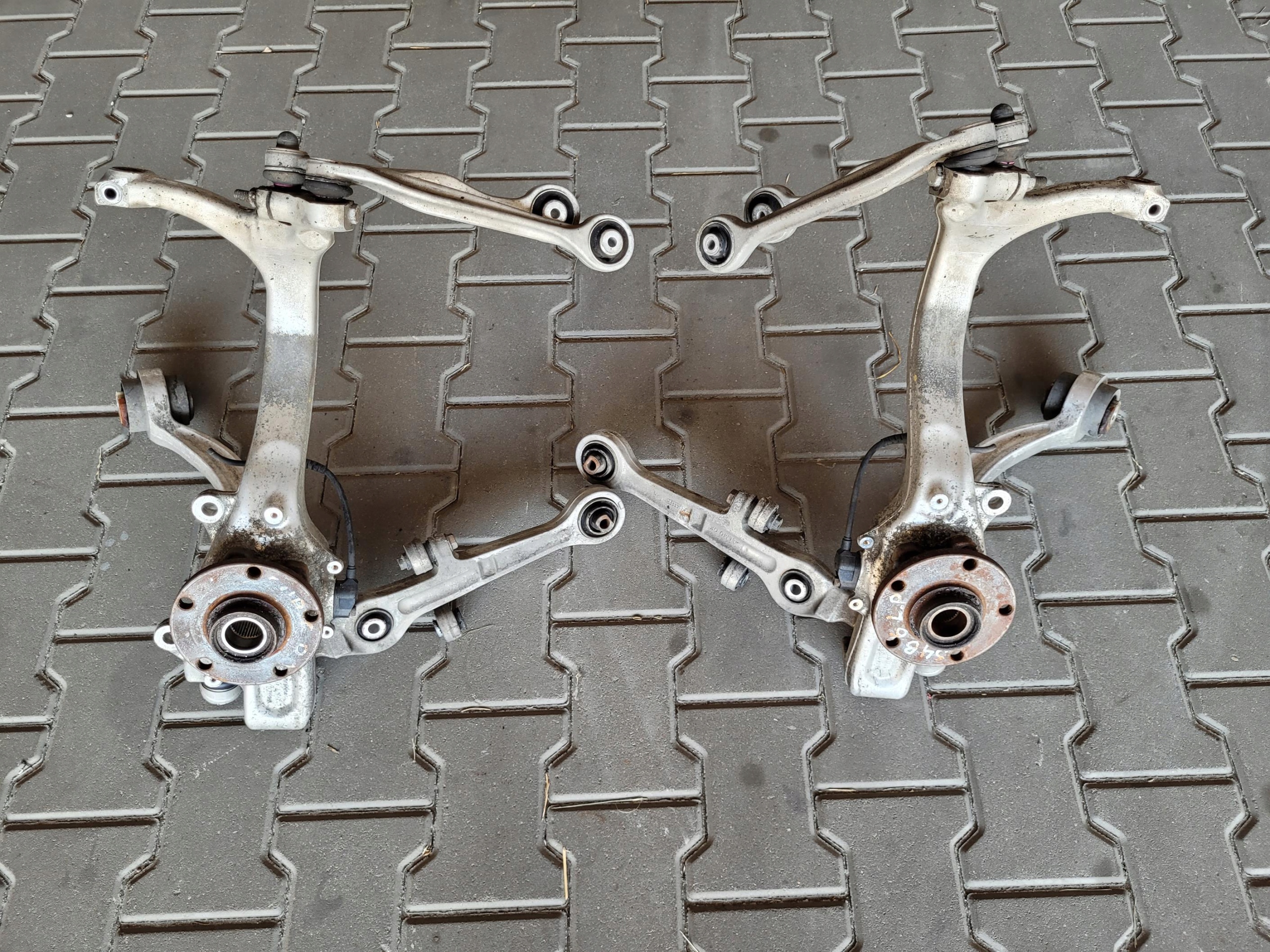 otoč předek přední levá ramene AUDI A4 S4 B6 4.2 V8