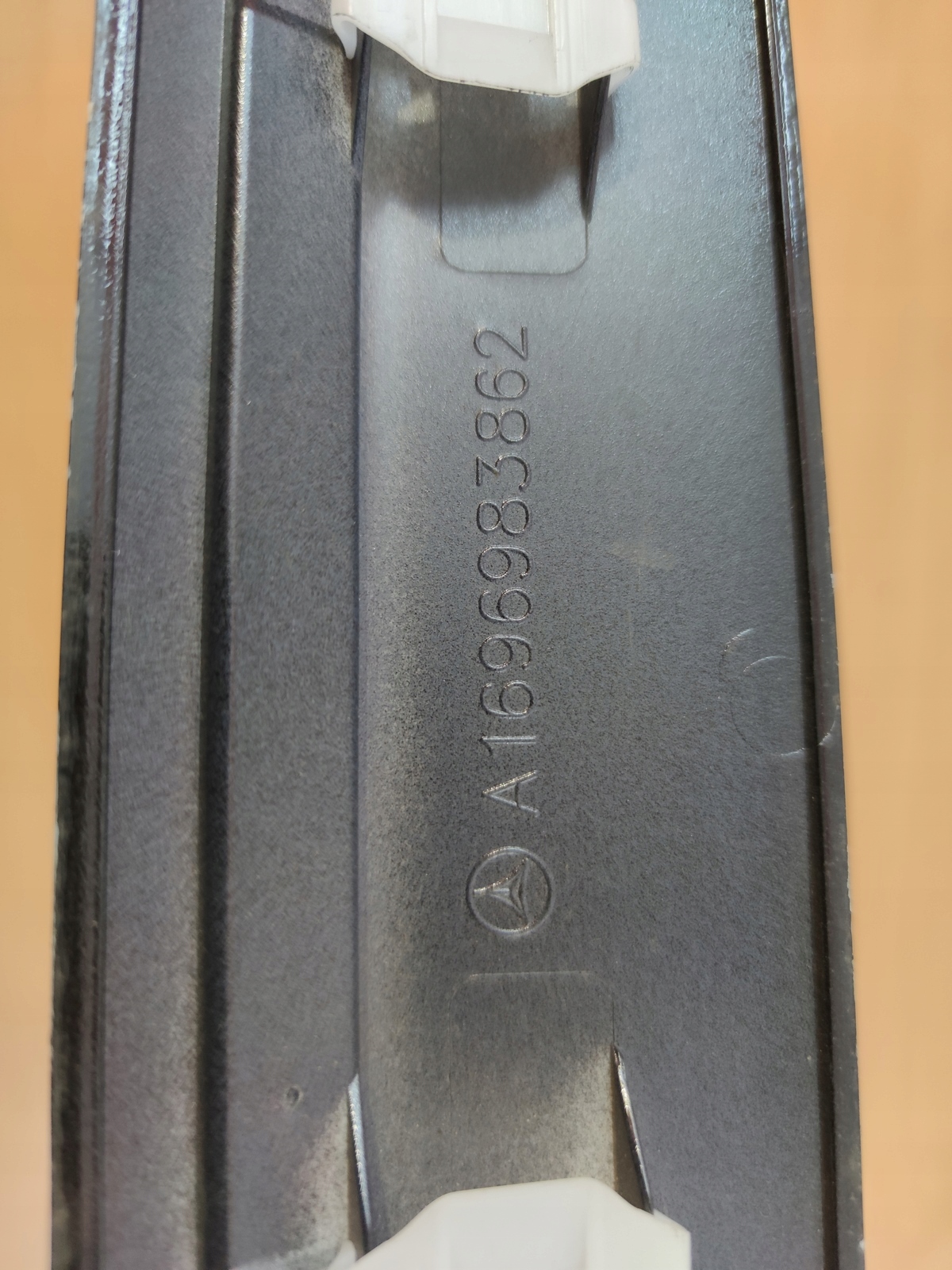 MERCEDES E-KLASA W210 right moulding door front