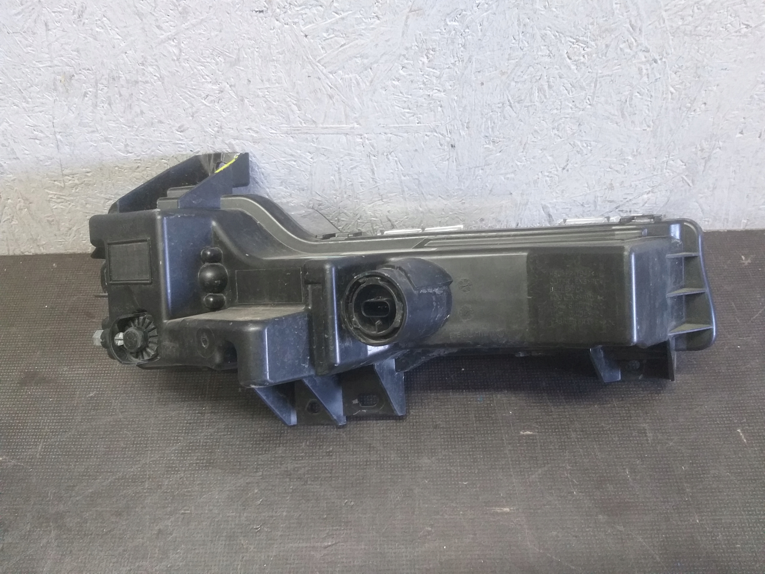 FOG LIGHT LEFT TESLA III 3 Y LED 1624797-00-A